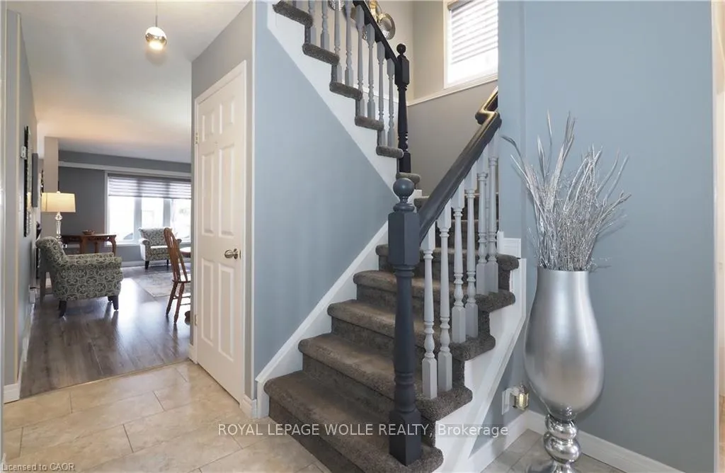 Photo 27 of 70 Queen Charlotte Crescent, Kitchener — HOMEH