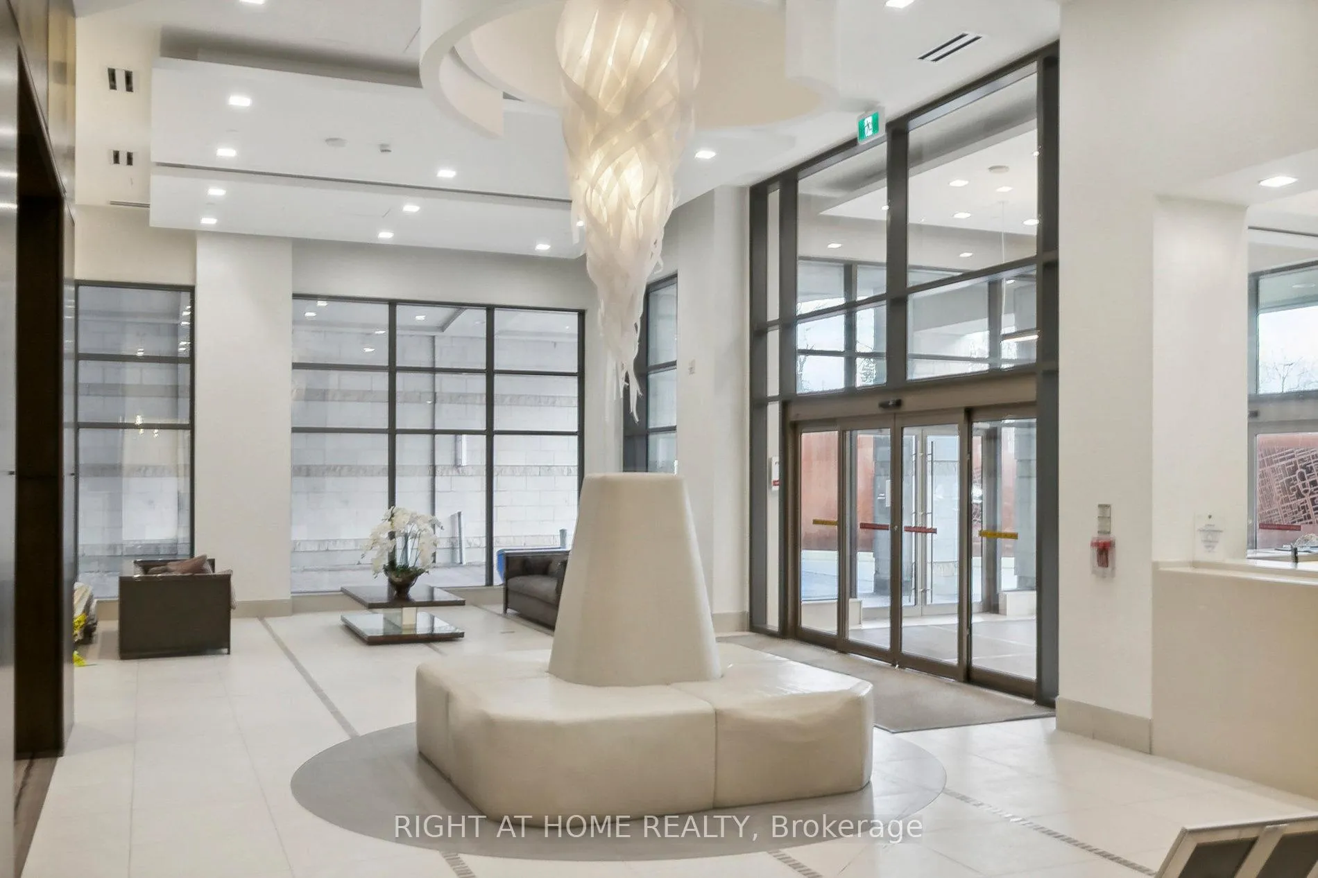 Photo 2 of Unit 816, 23 Glebe Road, Toronto, Yonge-Eglinton — HOMEH
