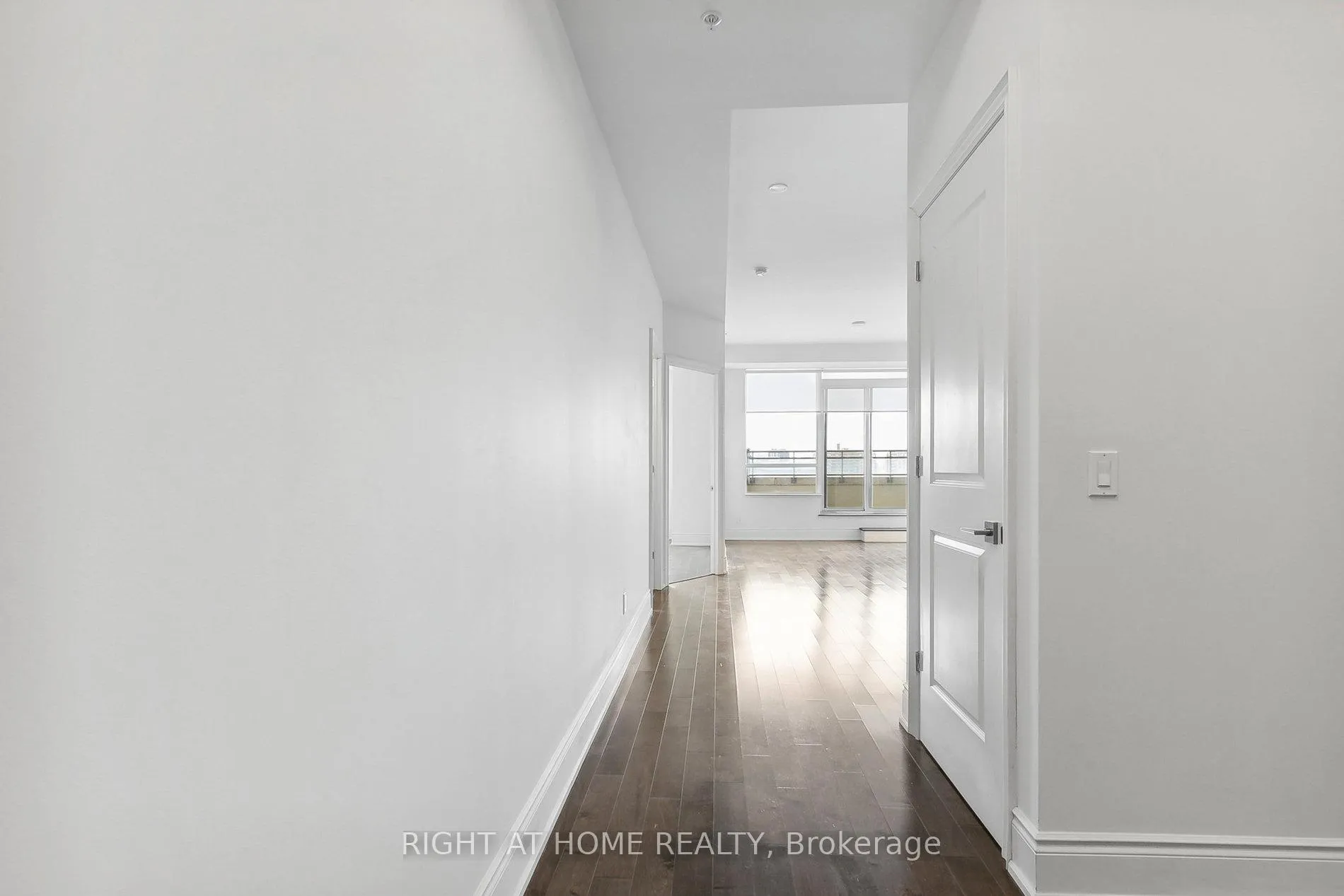 Photo 4 of Unit 816, 23 Glebe Road, Toronto, Yonge-Eglinton — HOMEH
