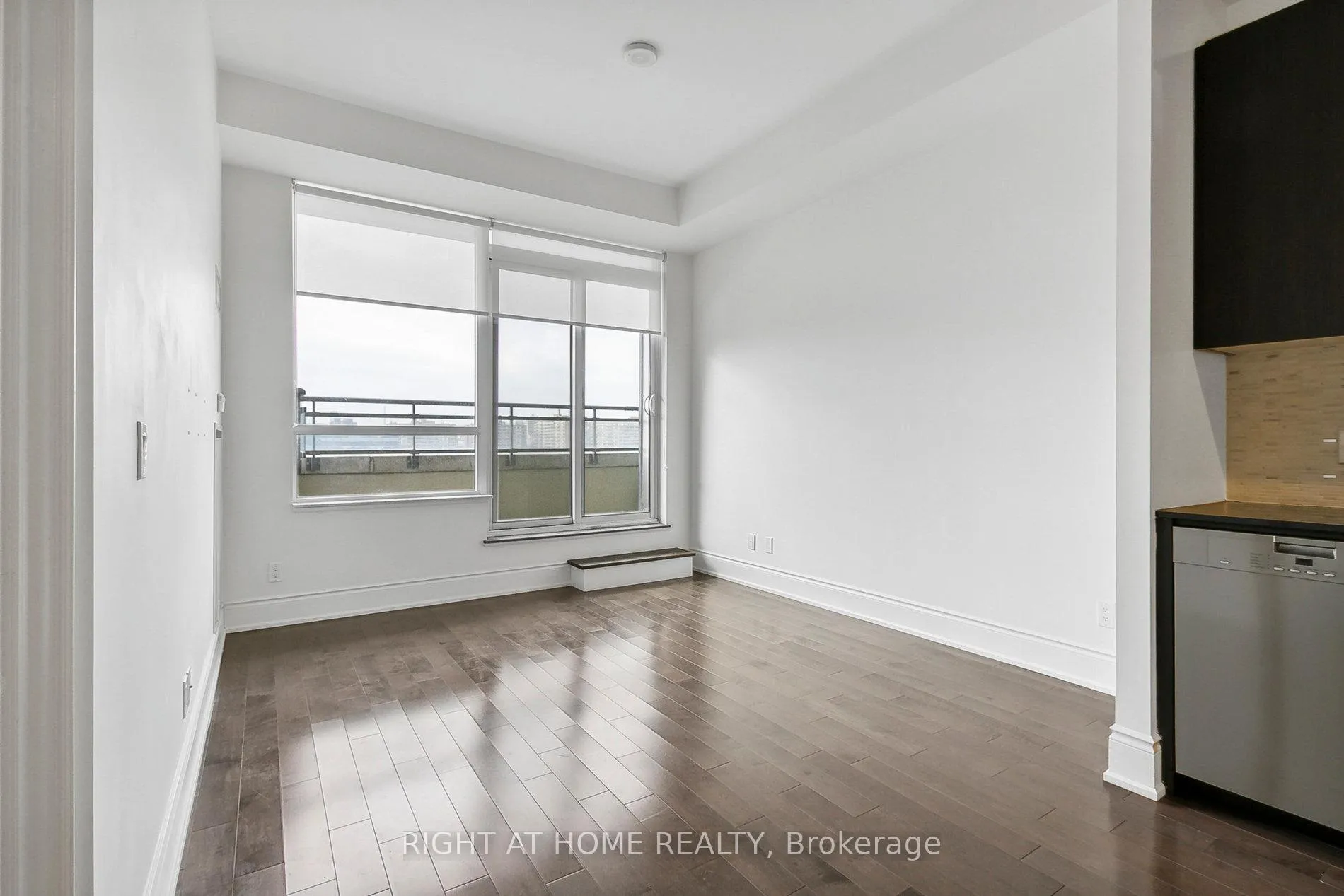 Photo 5 of Unit 816, 23 Glebe Road, Toronto, Yonge-Eglinton — HOMEH