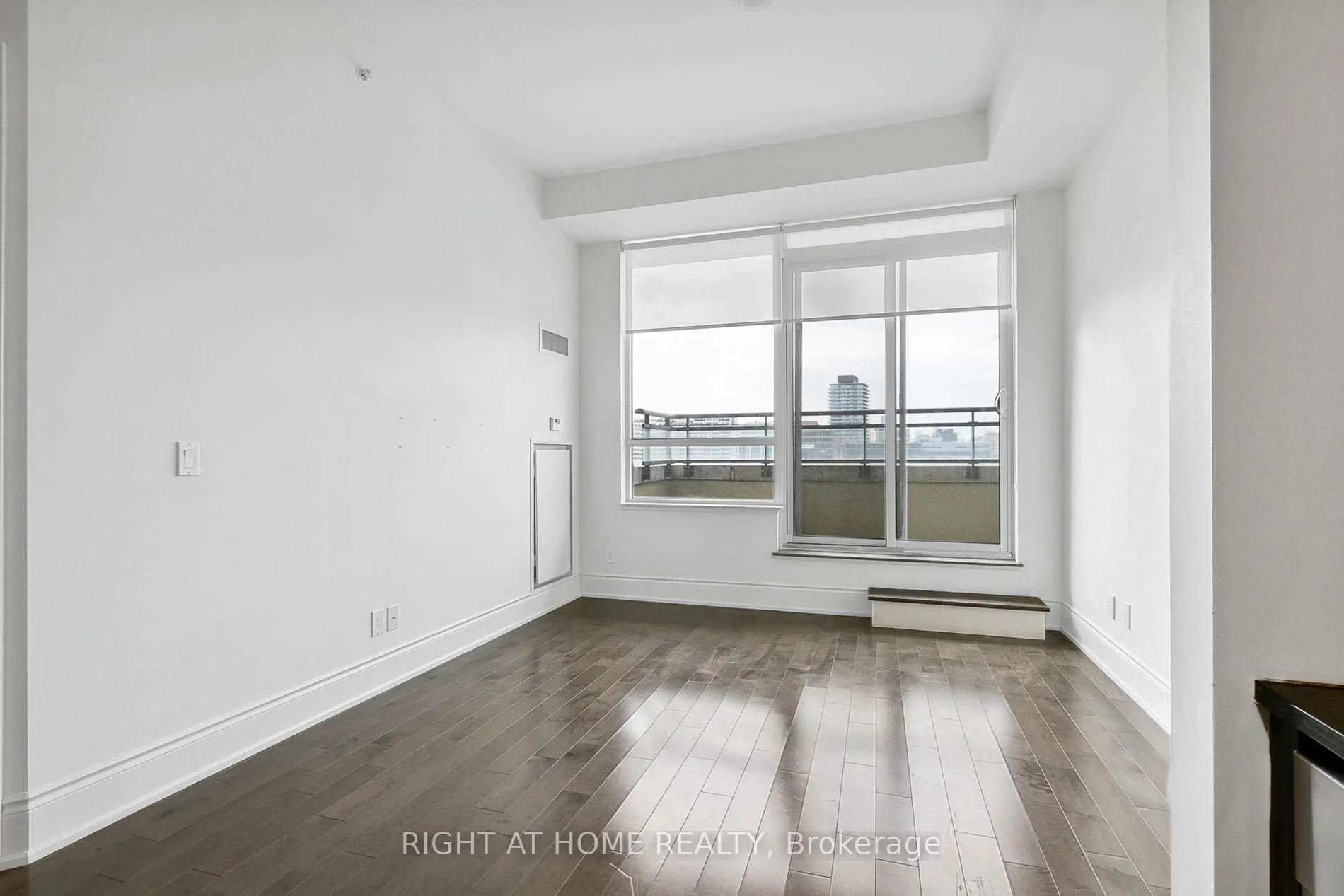 Photo 6 of Unit 816, 23 Glebe Road, Toronto, Yonge-Eglinton — HOMEH