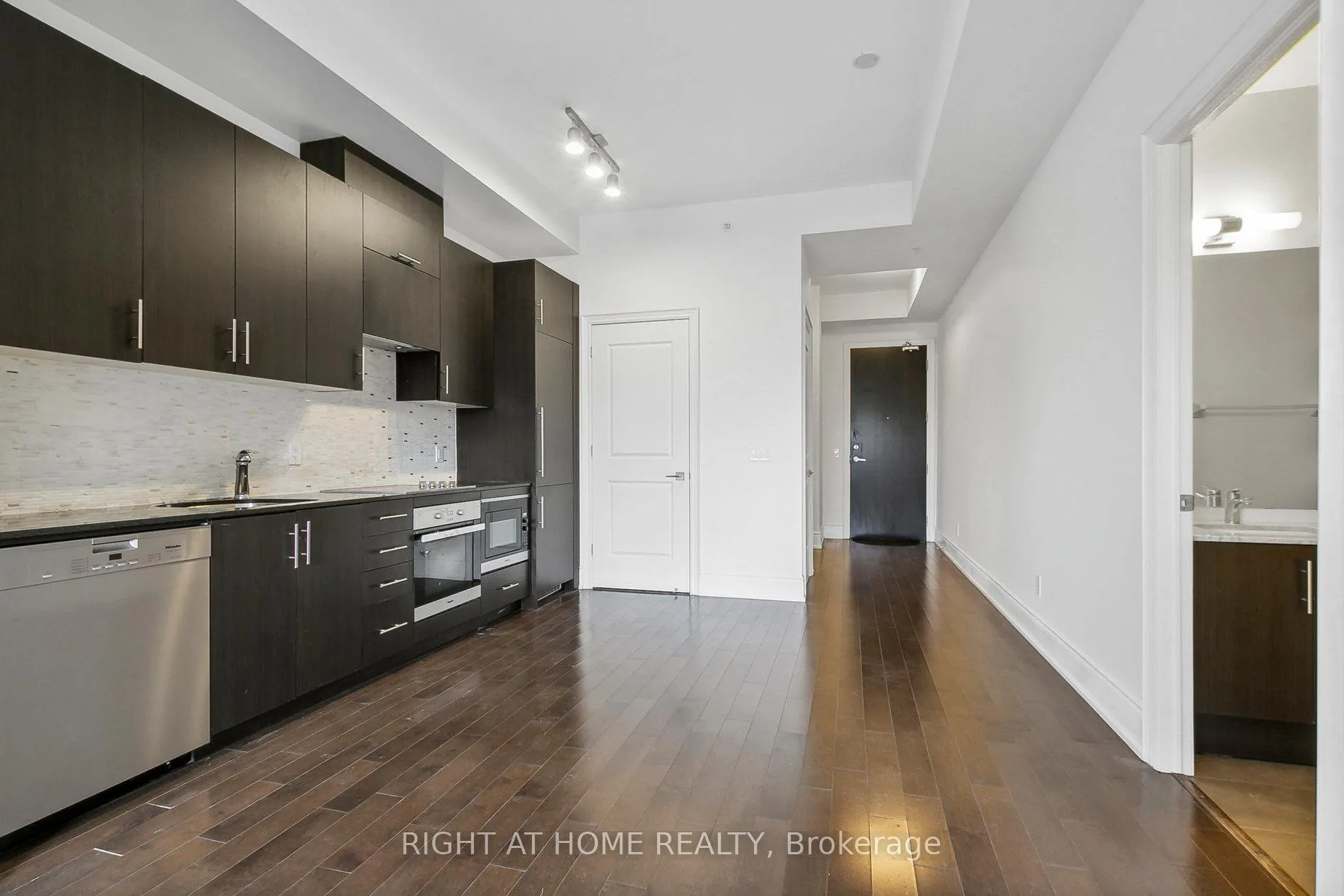 Photo 8 of Unit 816, 23 Glebe Road, Toronto, Yonge-Eglinton — HOMEH