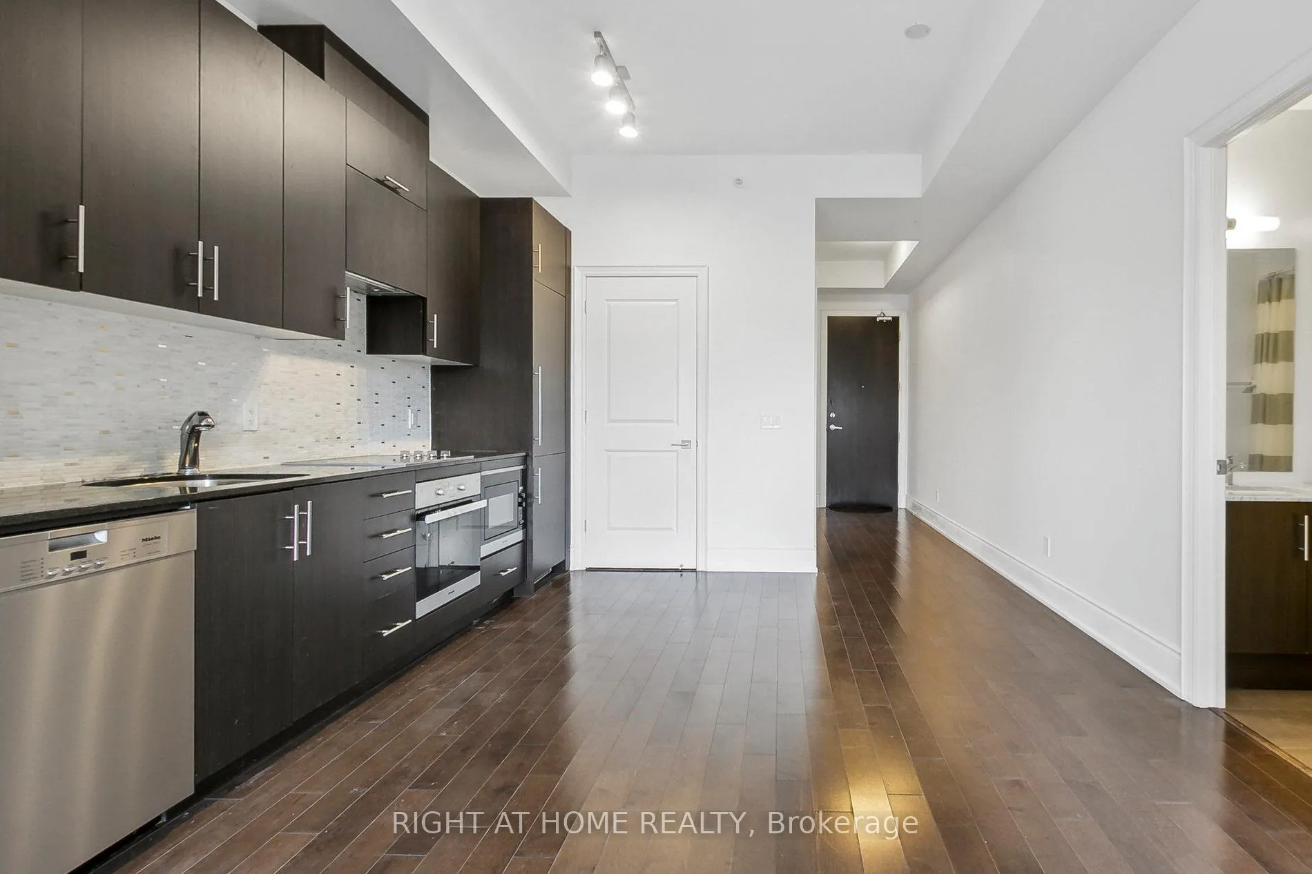 Photo 10 of Unit 816, 23 Glebe Road, Toronto, Yonge-Eglinton — HOMEH
