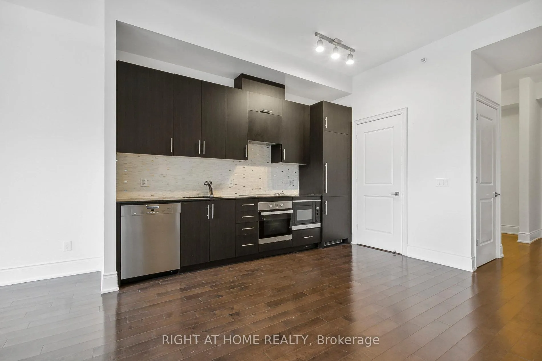 Photo 18 of Unit 816, 23 Glebe Road, Toronto, Yonge-Eglinton — HOMEH