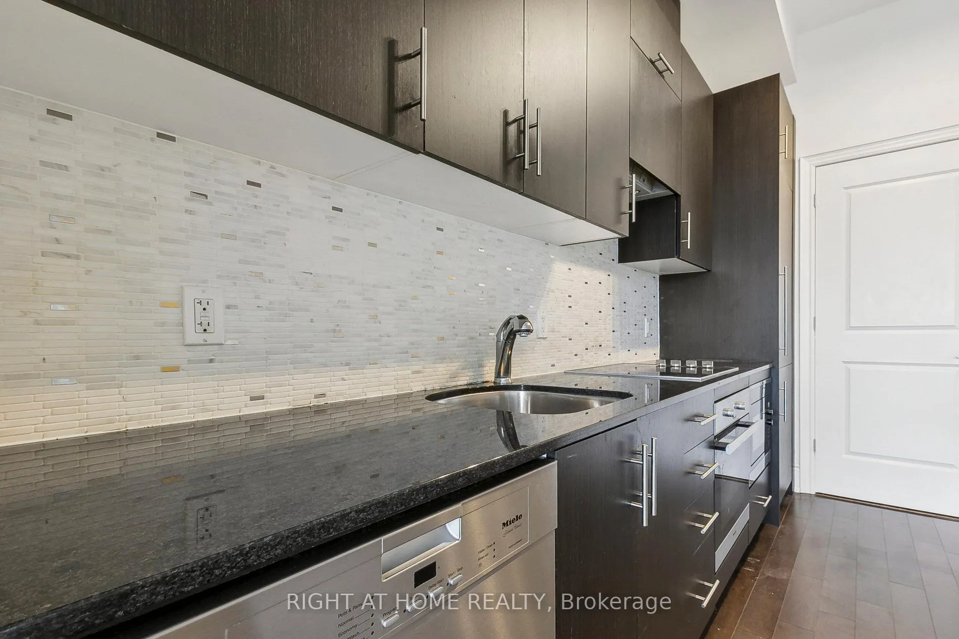 Photo 20 of Unit 816, 23 Glebe Road, Toronto, Yonge-Eglinton — HOMEH