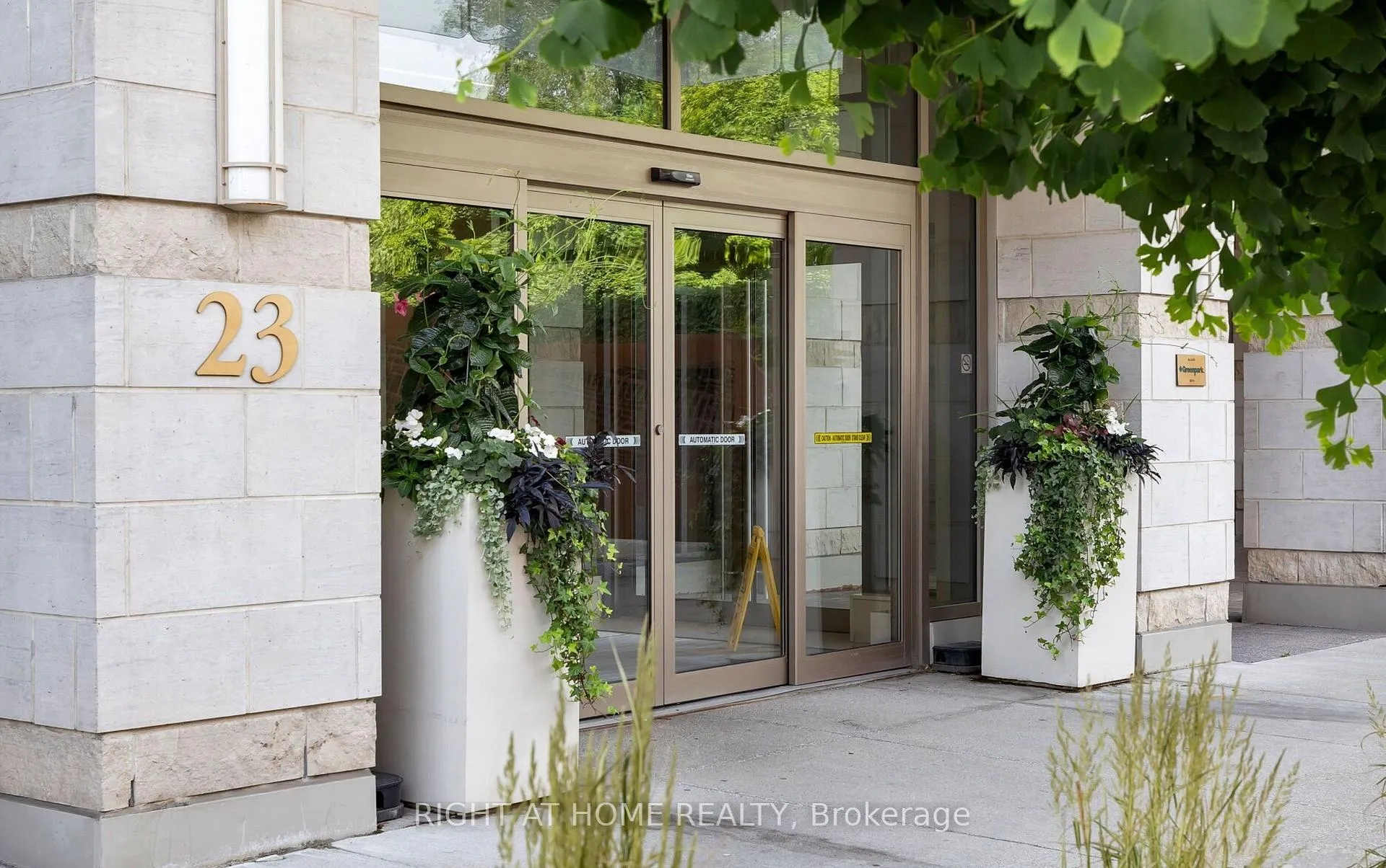 Photo 32 of Unit 816, 23 Glebe Road, Toronto, Yonge-Eglinton — HOMEH