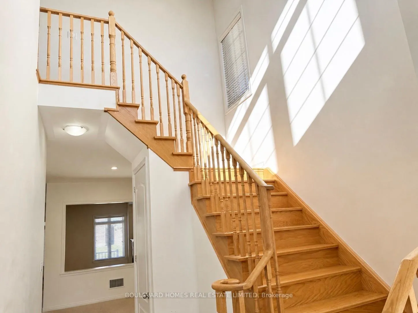Photo 3 of 1765 William Lott Drive, Oshawa, Taunton — HOMEH