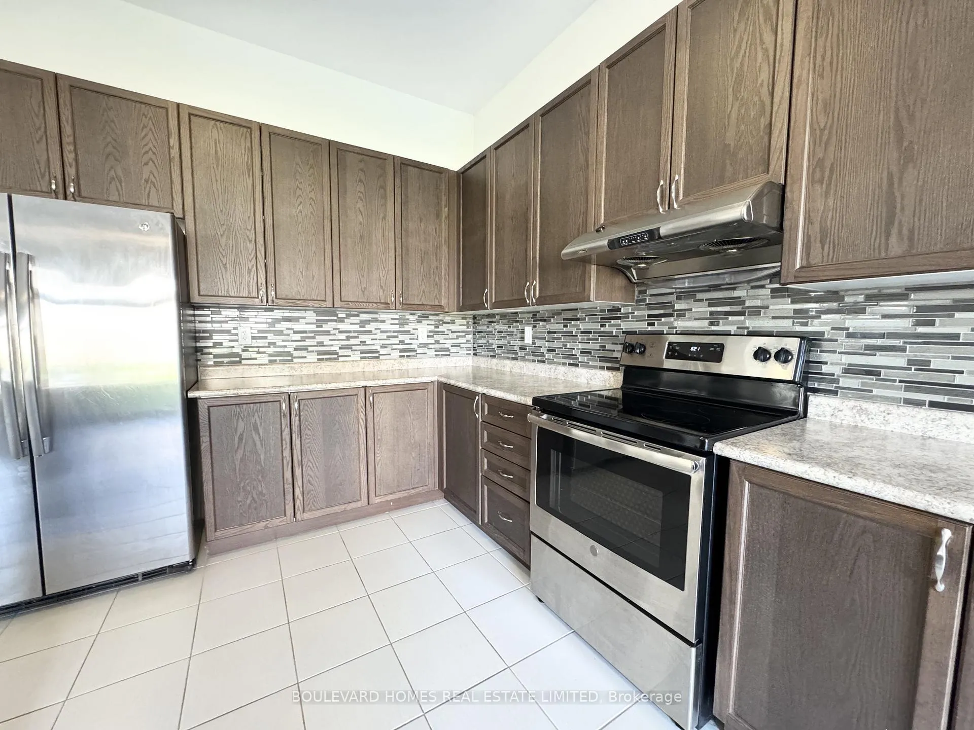 Photo 8 of 1765 William Lott Drive, Oshawa, Taunton — HOMEH