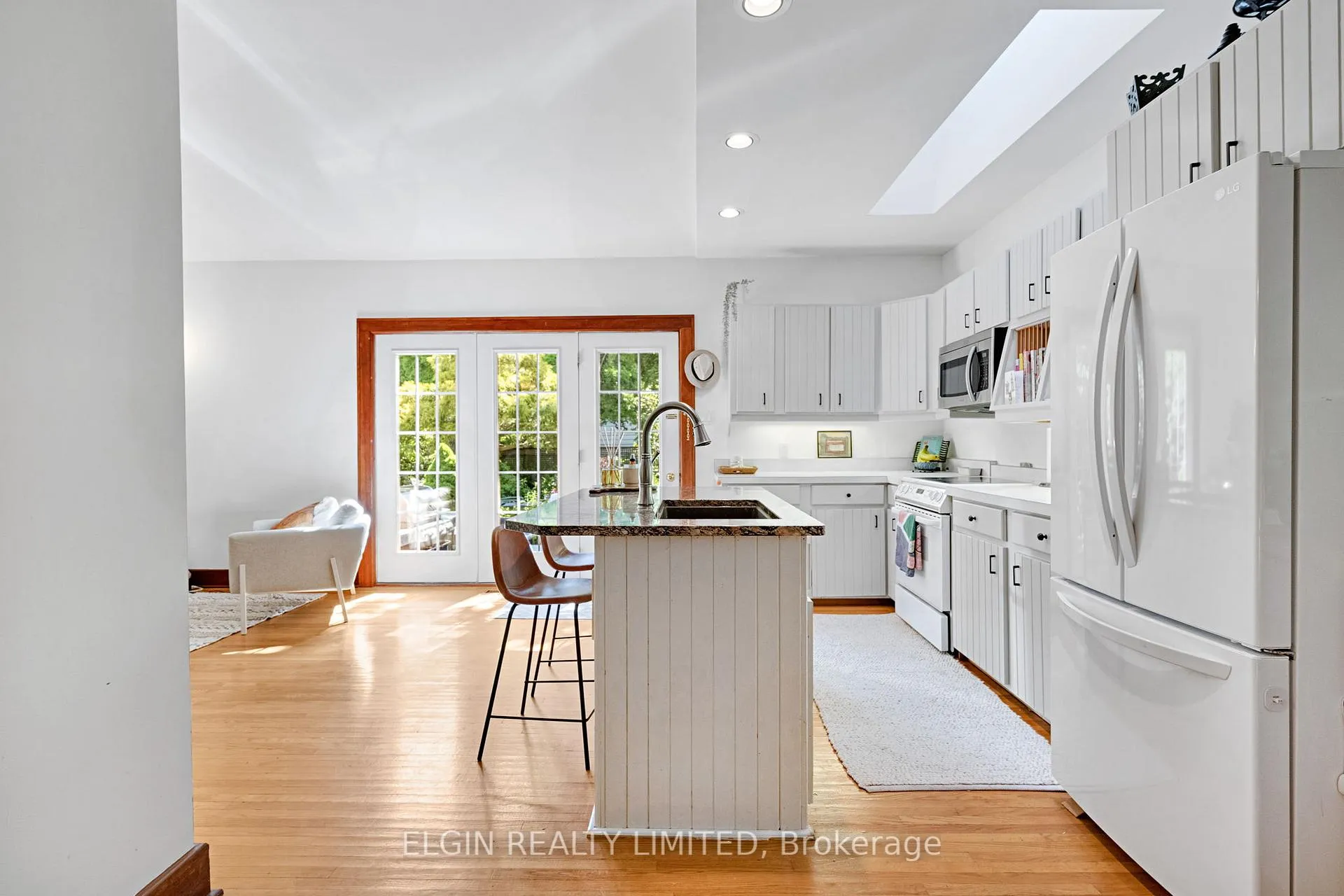 Photo 12 of 9 Farley Place, St. Thomas — HOMEH