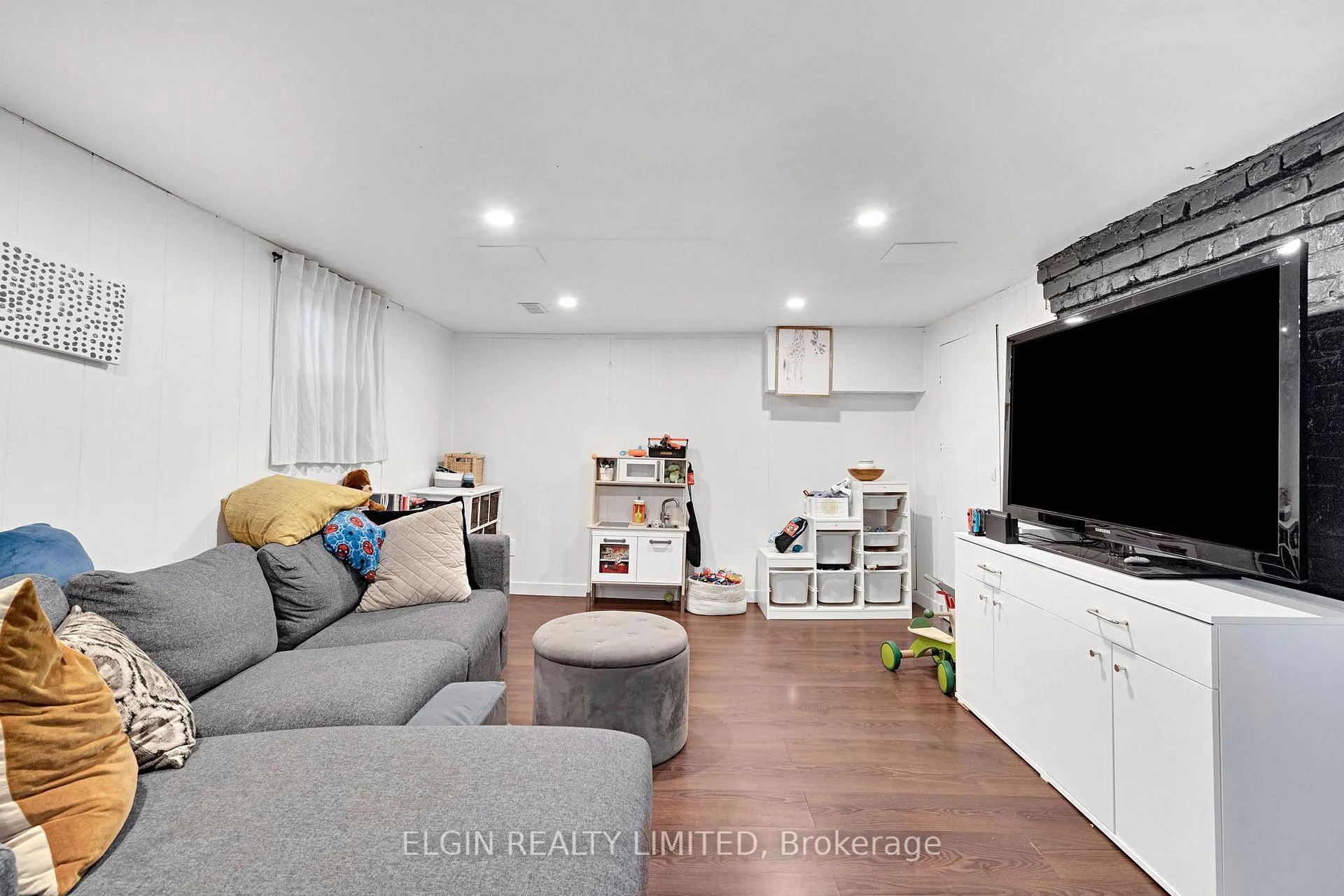 Photo 33 of 9 Farley Place, St. Thomas — HOMEH