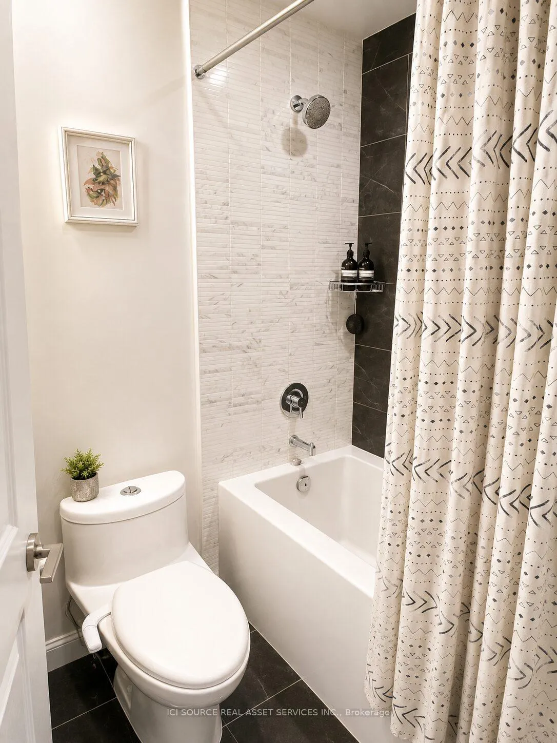 Photo 6 of Unit 1106, 33 Shore Breeze Drive, Etobicoke, Mimico — HOMEH