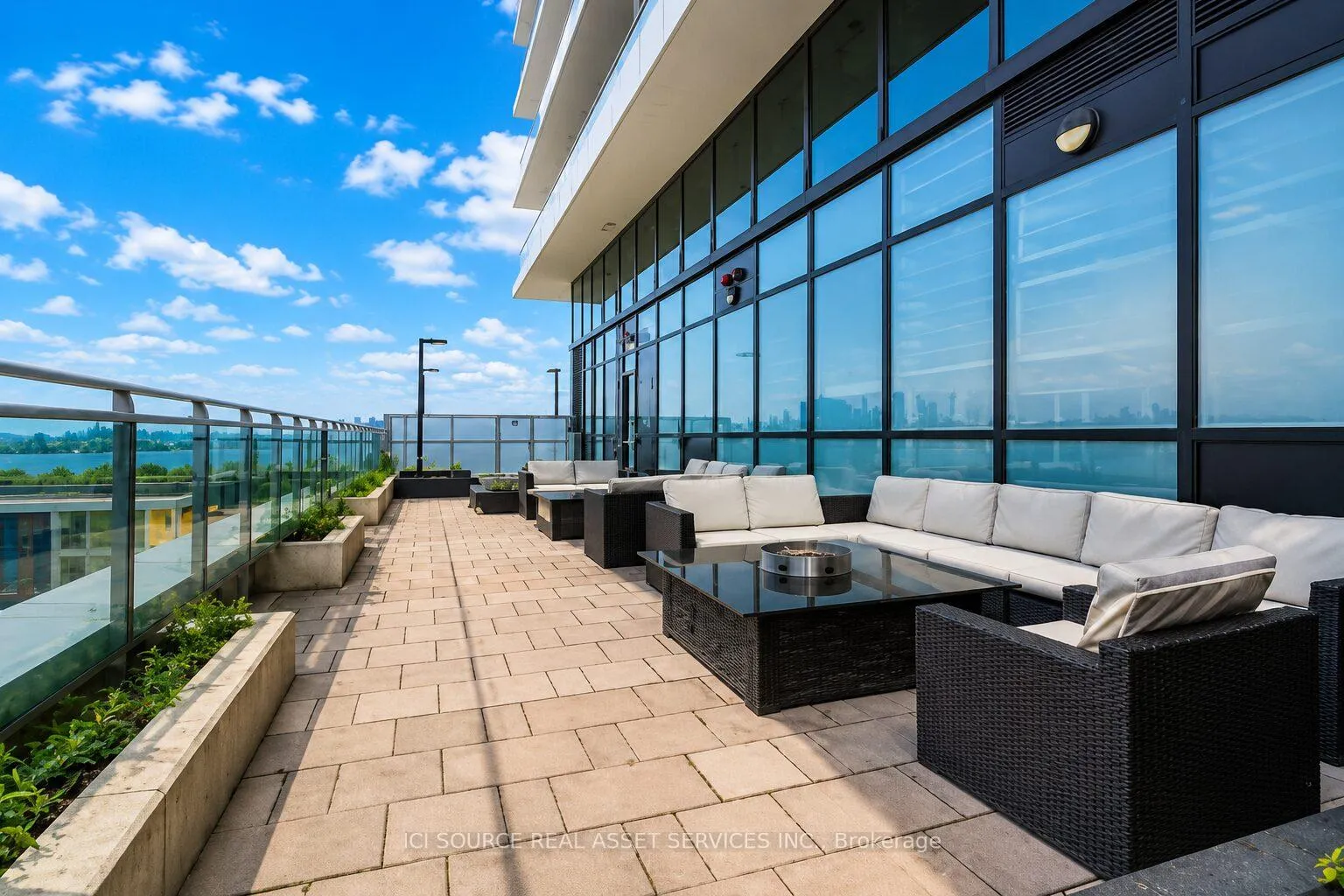 Photo 9 of Unit 1106, 33 Shore Breeze Drive, Etobicoke, Mimico — HOMEH