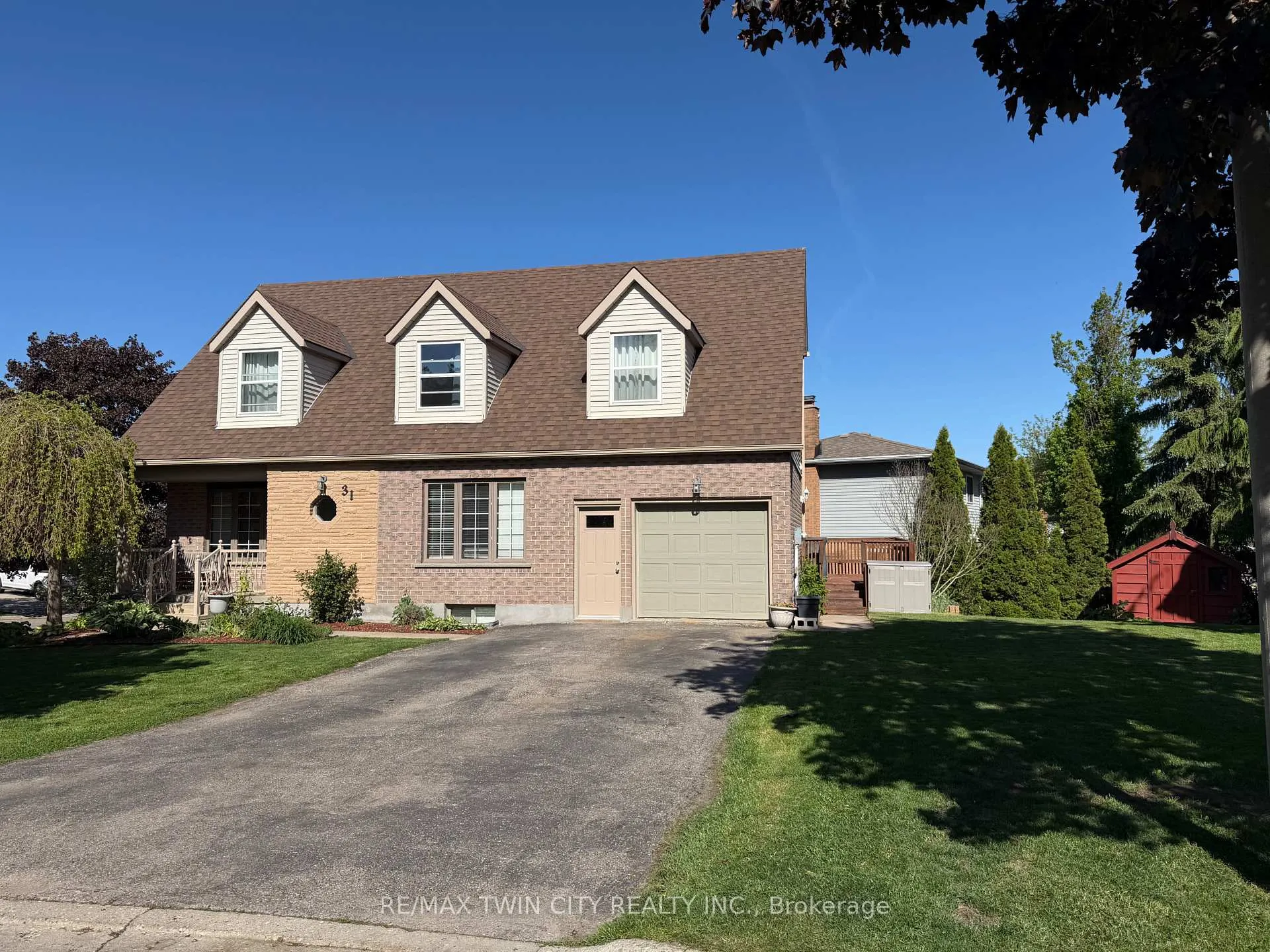 Photo 4 of 31 Windermere Court, Kitchener — HOMEH