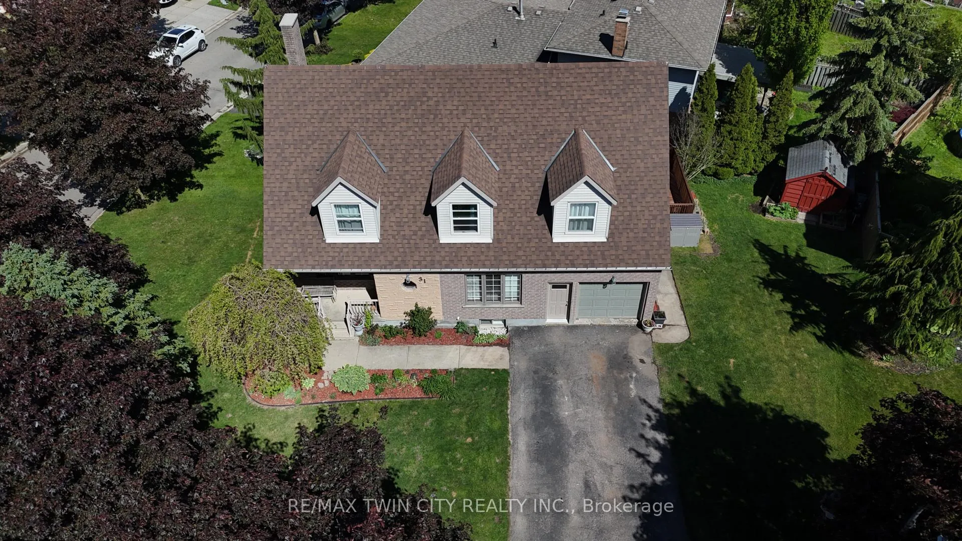 Photo 5 of 31 Windermere Court, Kitchener — HOMEH