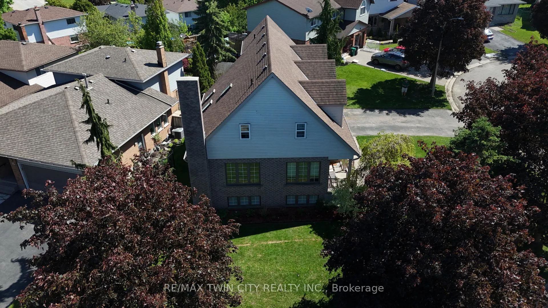 Photo 6 of 31 Windermere Court, Kitchener — HOMEH