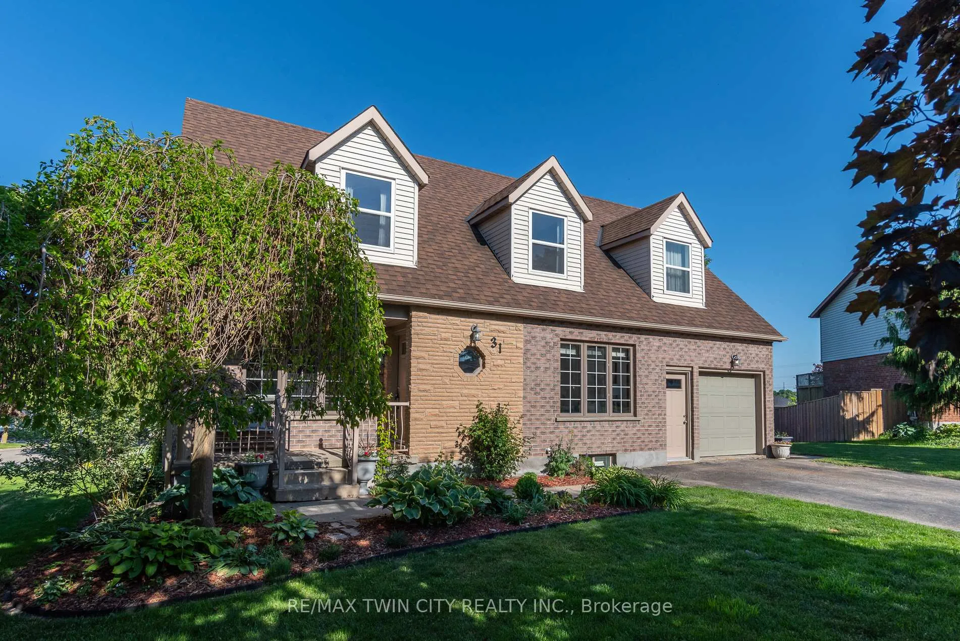 Photo 7 of 31 Windermere Court, Kitchener — HOMEH