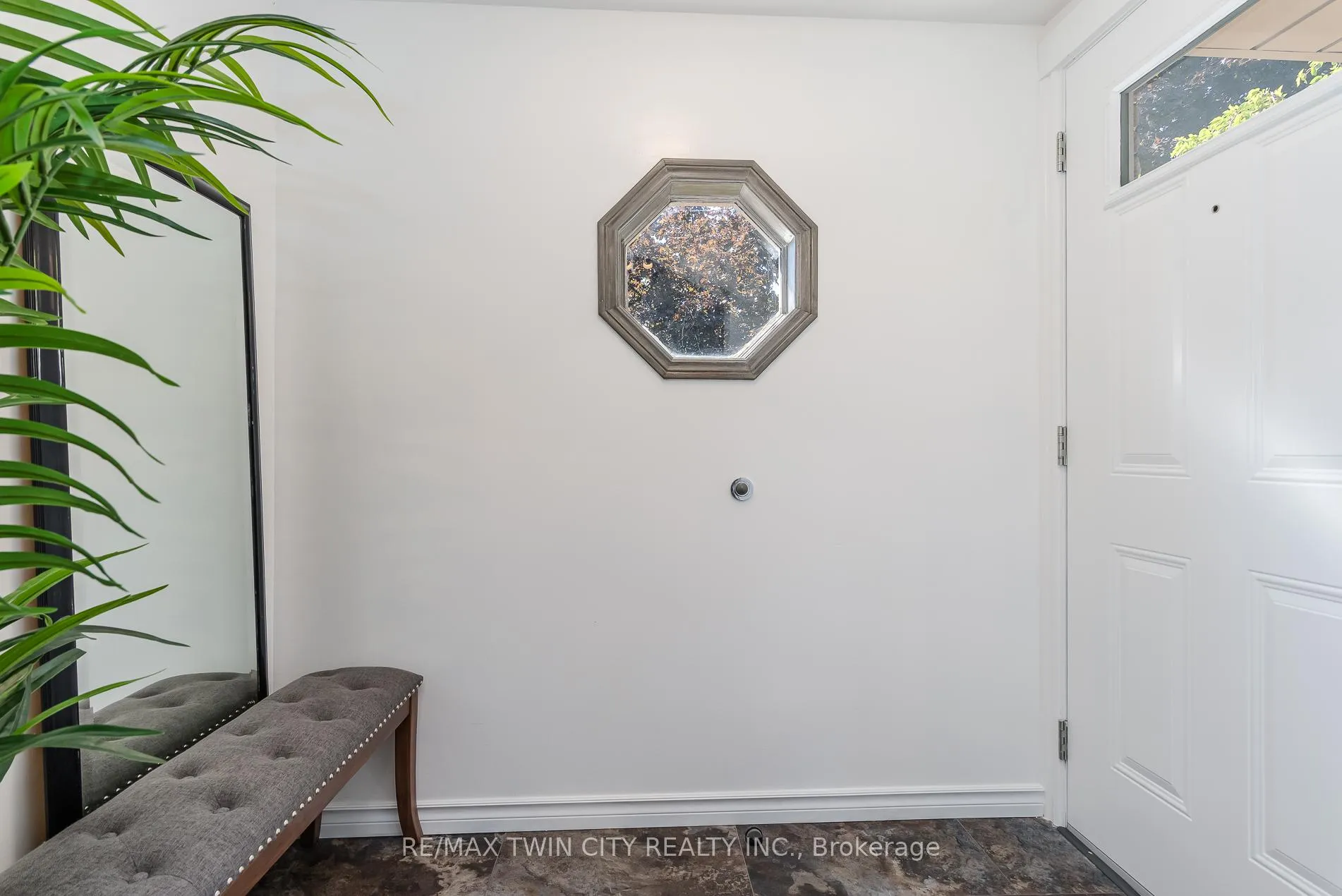 Photo 12 of 31 Windermere Court, Kitchener — HOMEH