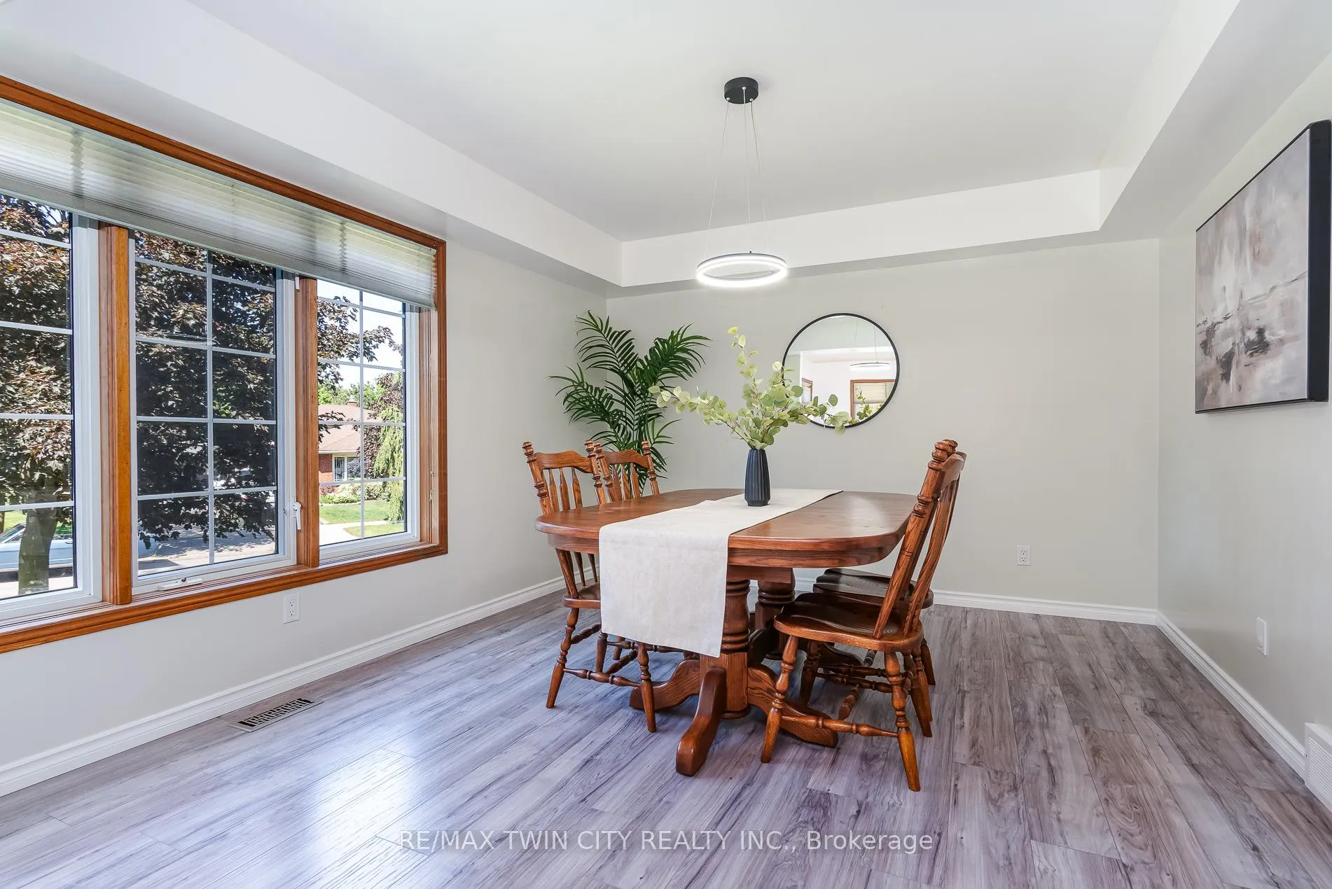 Photo 23 of 31 Windermere Court, Kitchener — HOMEH