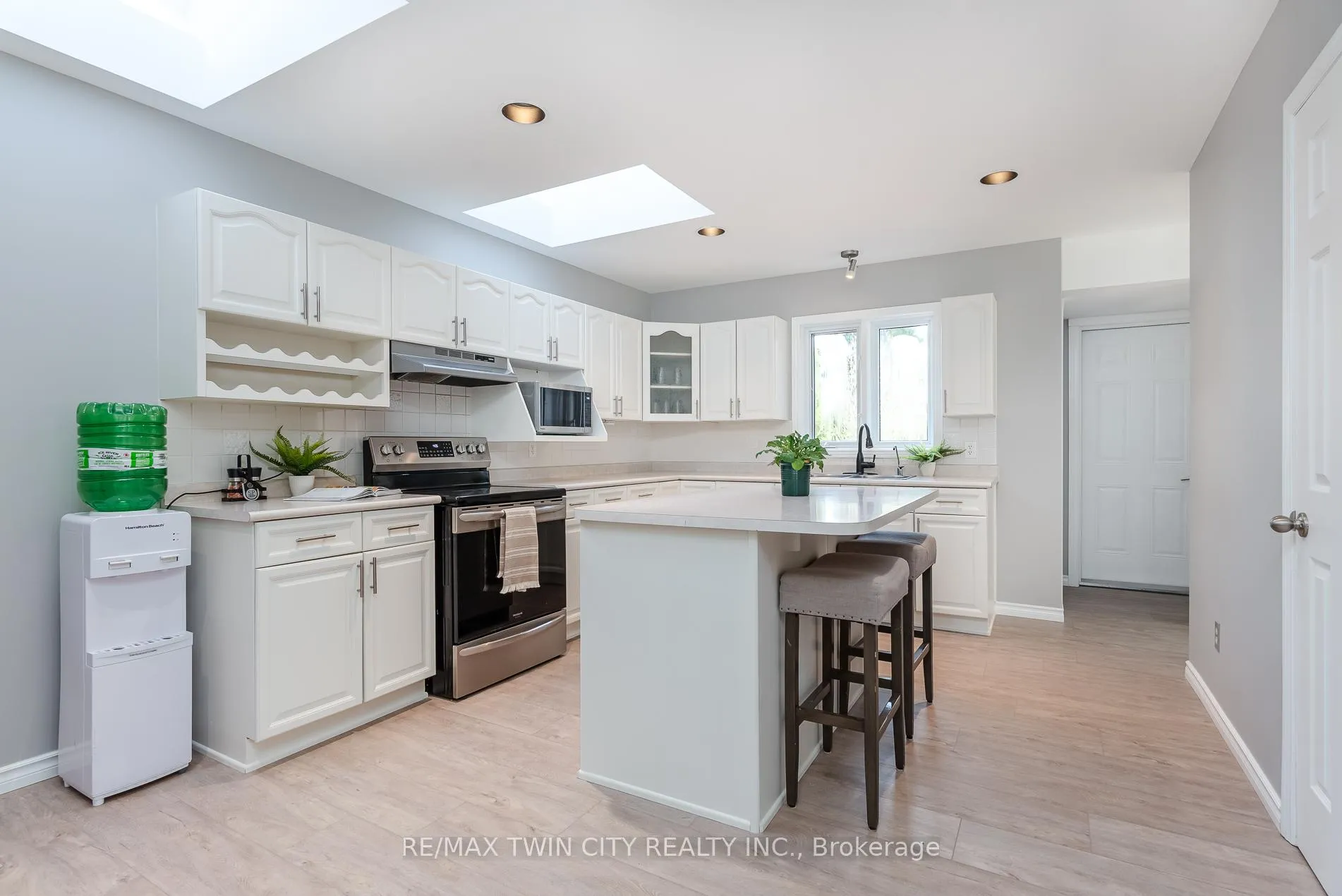 Photo 25 of 31 Windermere Court, Kitchener — HOMEH