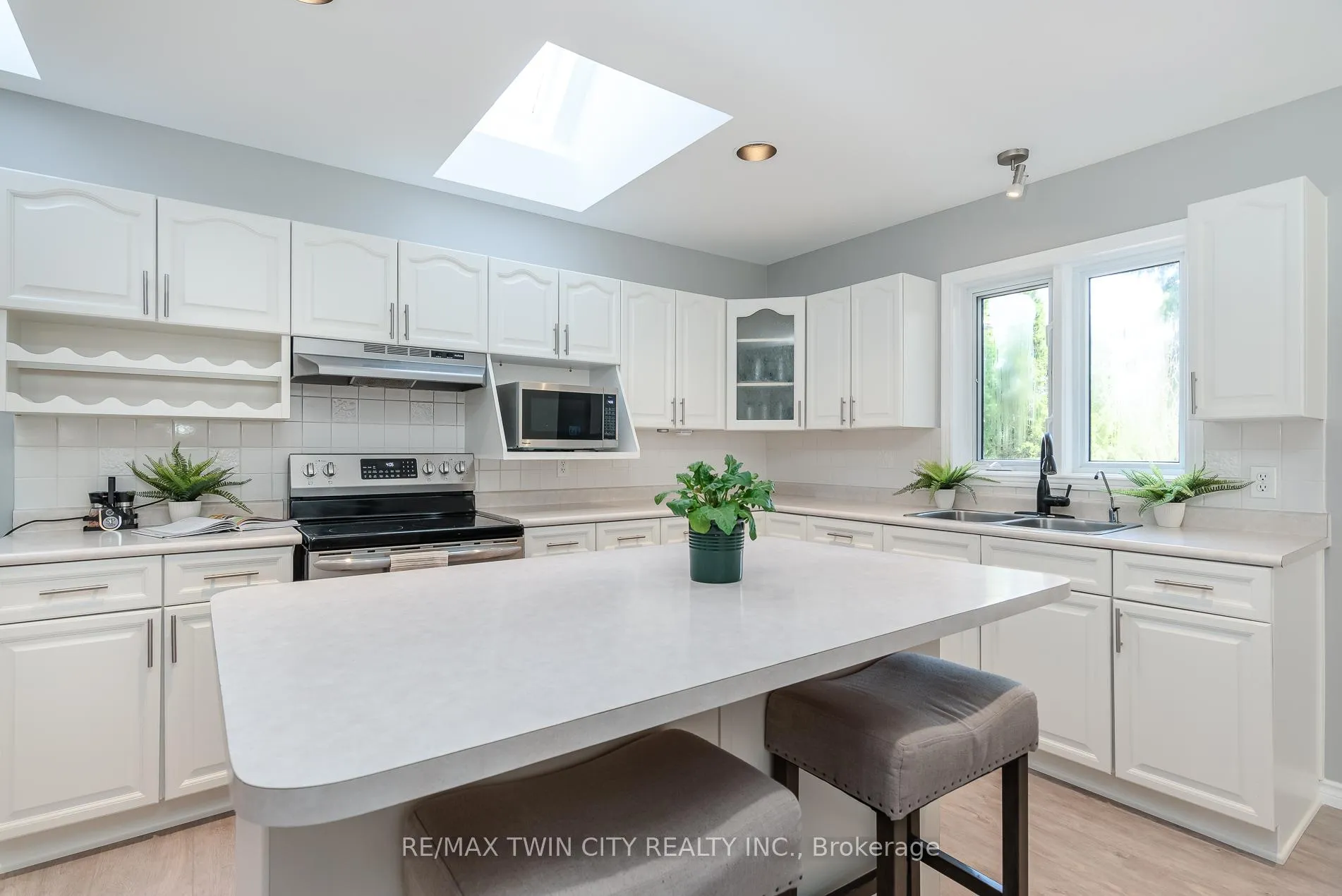 Photo 26 of 31 Windermere Court, Kitchener — HOMEH