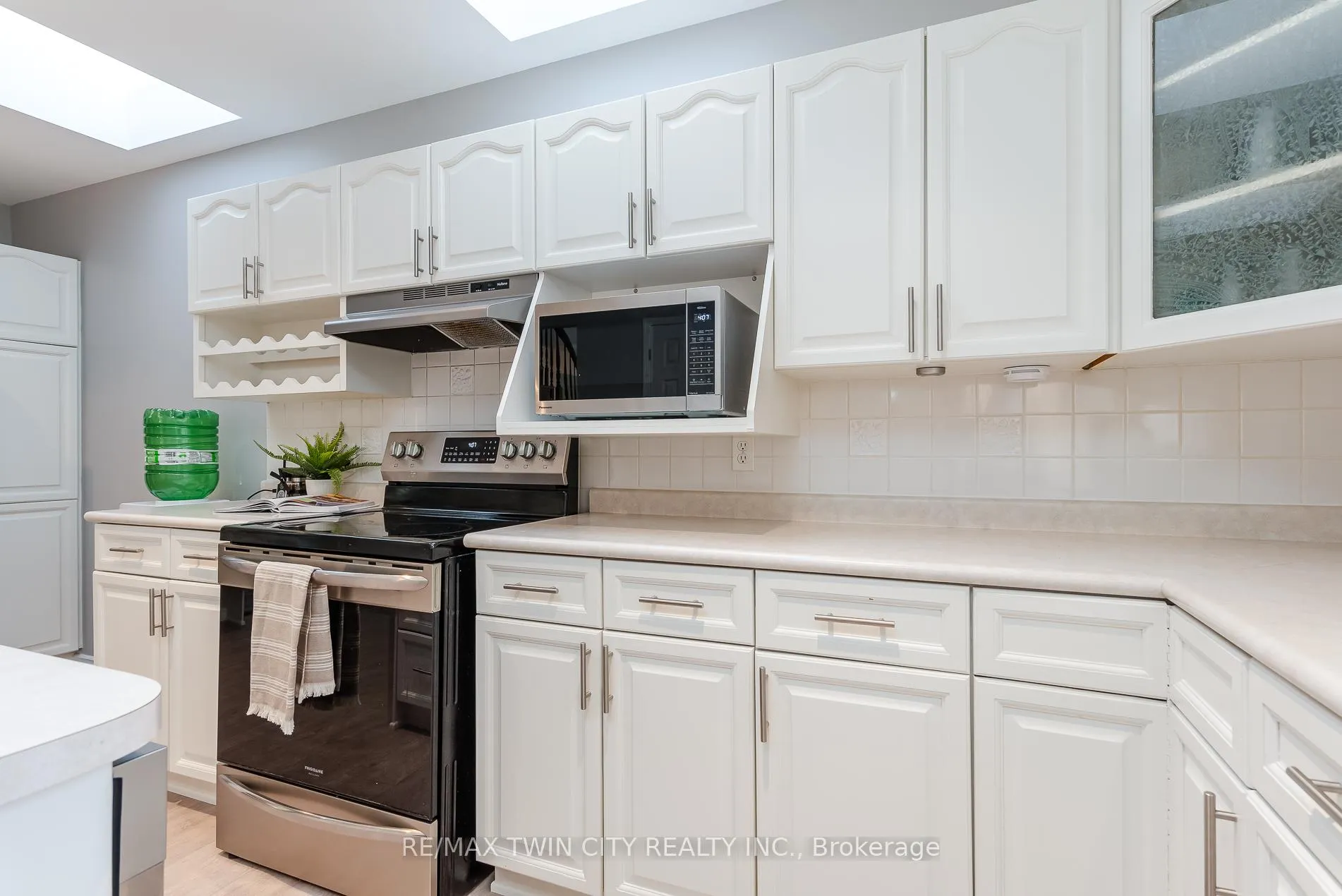 Photo 28 of 31 Windermere Court, Kitchener — HOMEH
