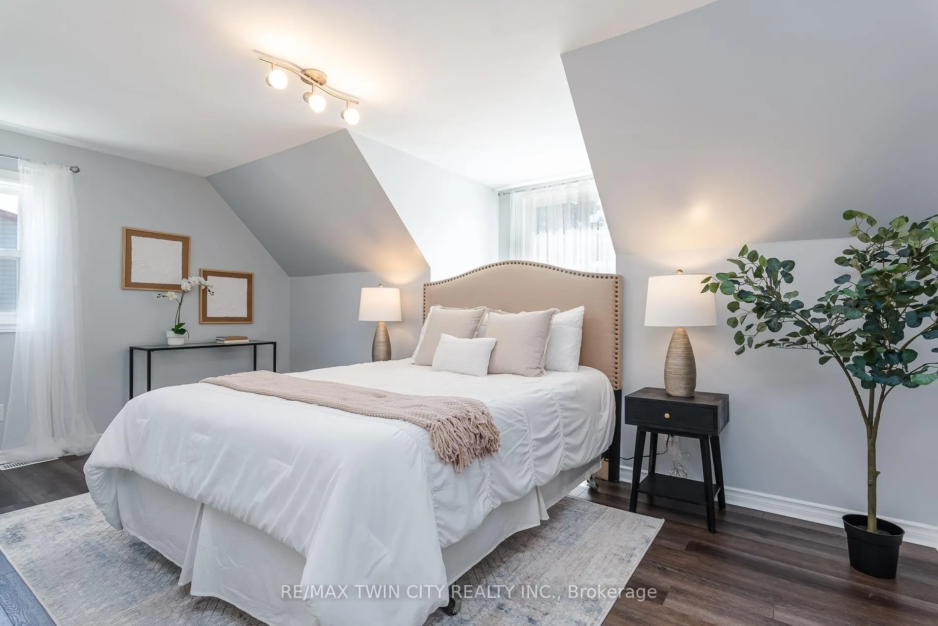 Photo 33 of 31 Windermere Court, Kitchener — HOMEH