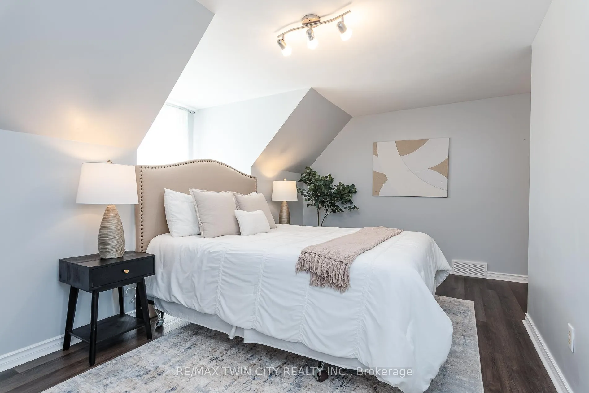 Photo 34 of 31 Windermere Court, Kitchener — HOMEH