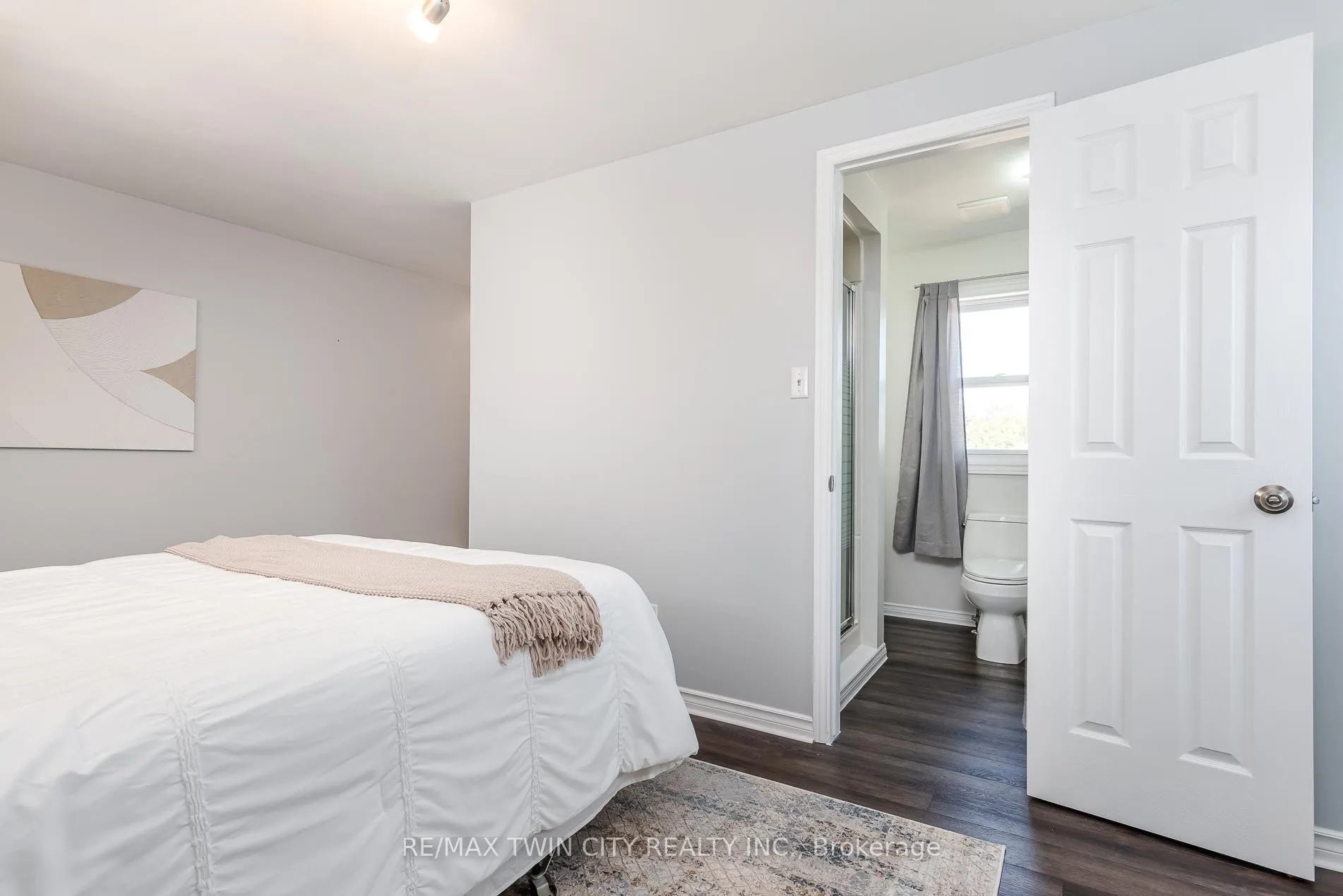 Photo 35 of 31 Windermere Court, Kitchener — HOMEH