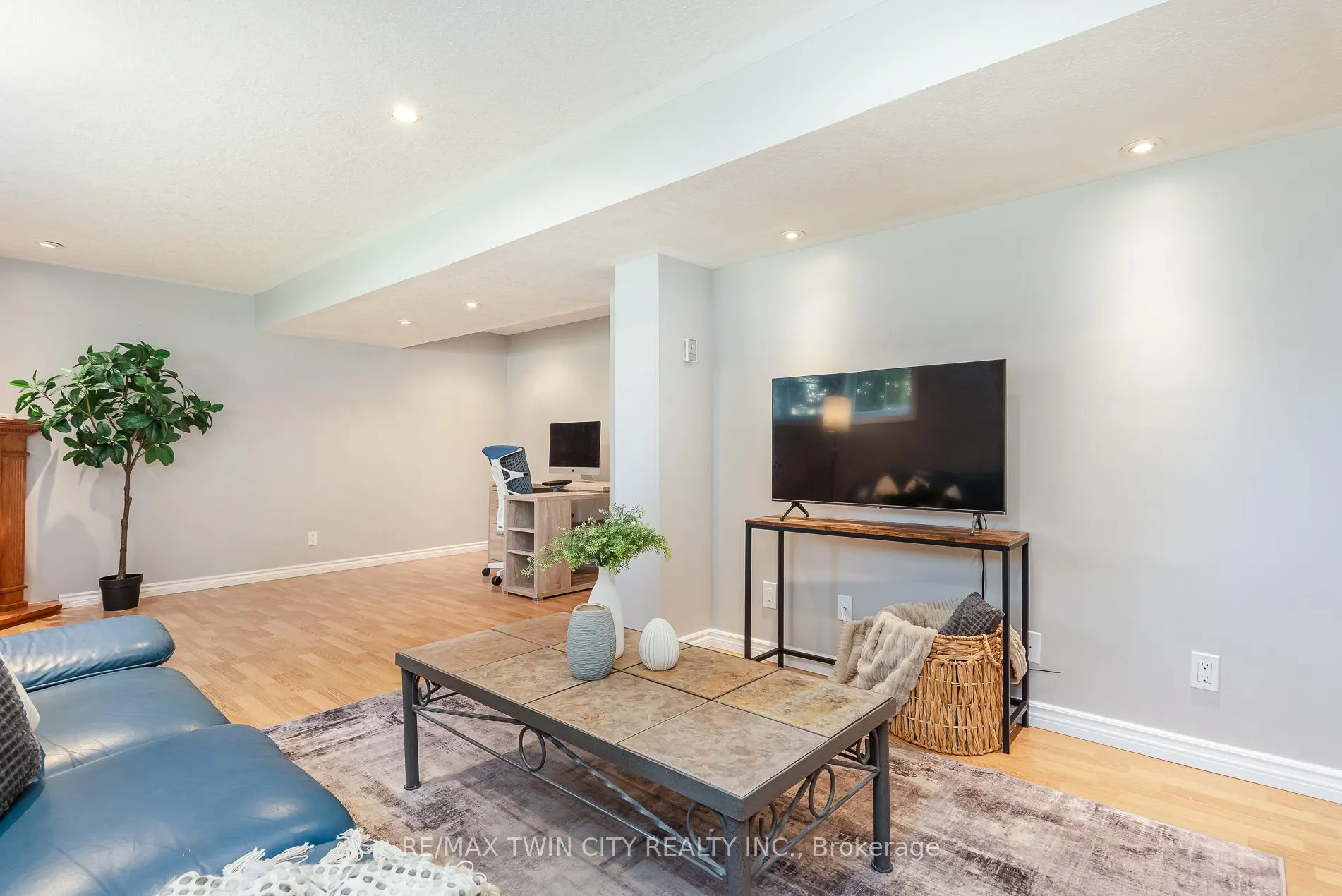 Photo 42 of 31 Windermere Court, Kitchener — HOMEH