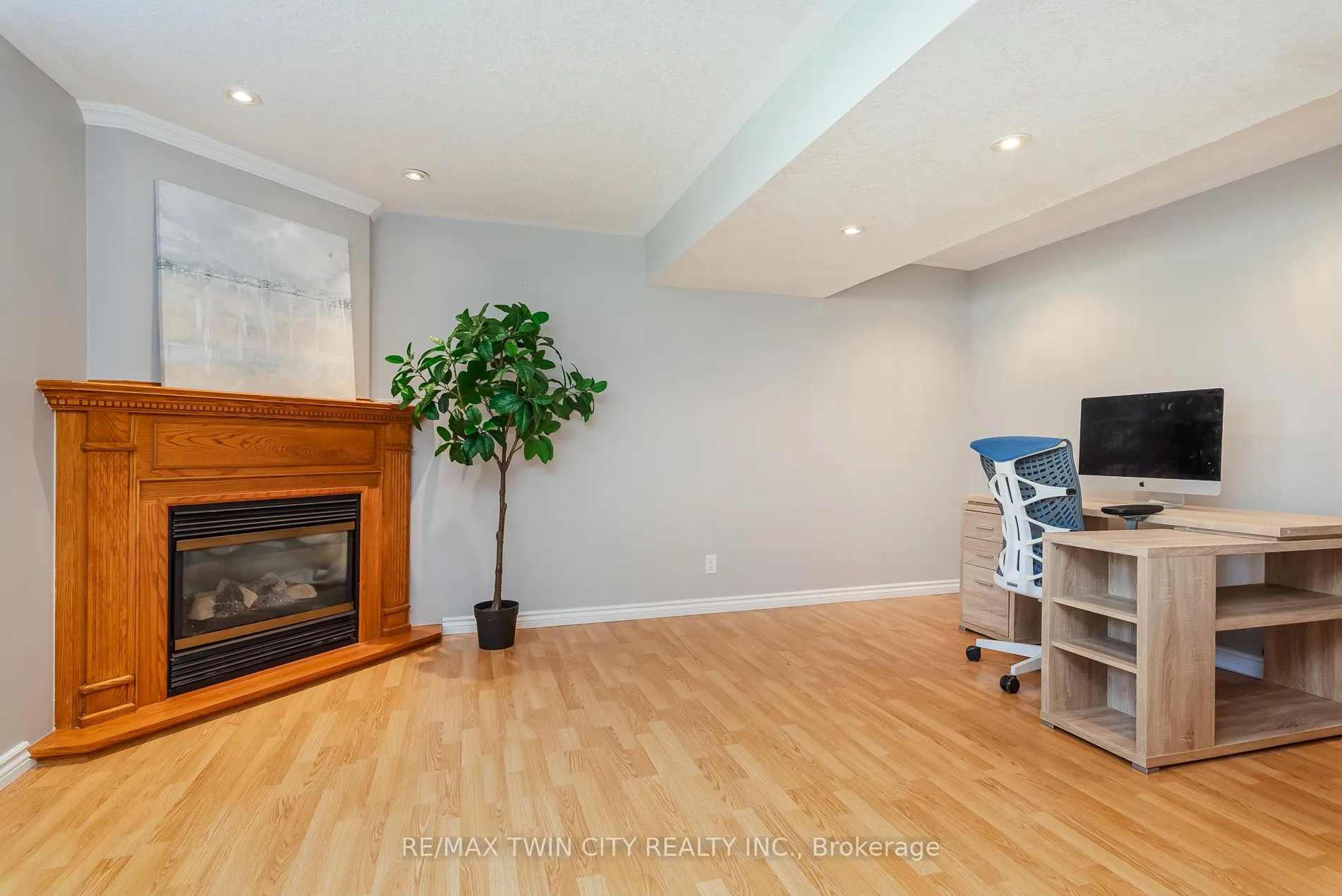 Photo 43 of 31 Windermere Court, Kitchener — HOMEH