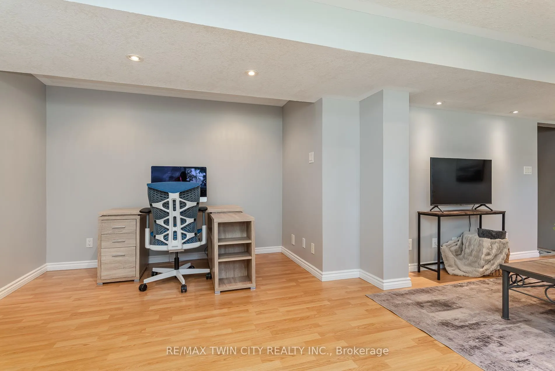 Photo 45 of 31 Windermere Court, Kitchener — HOMEH