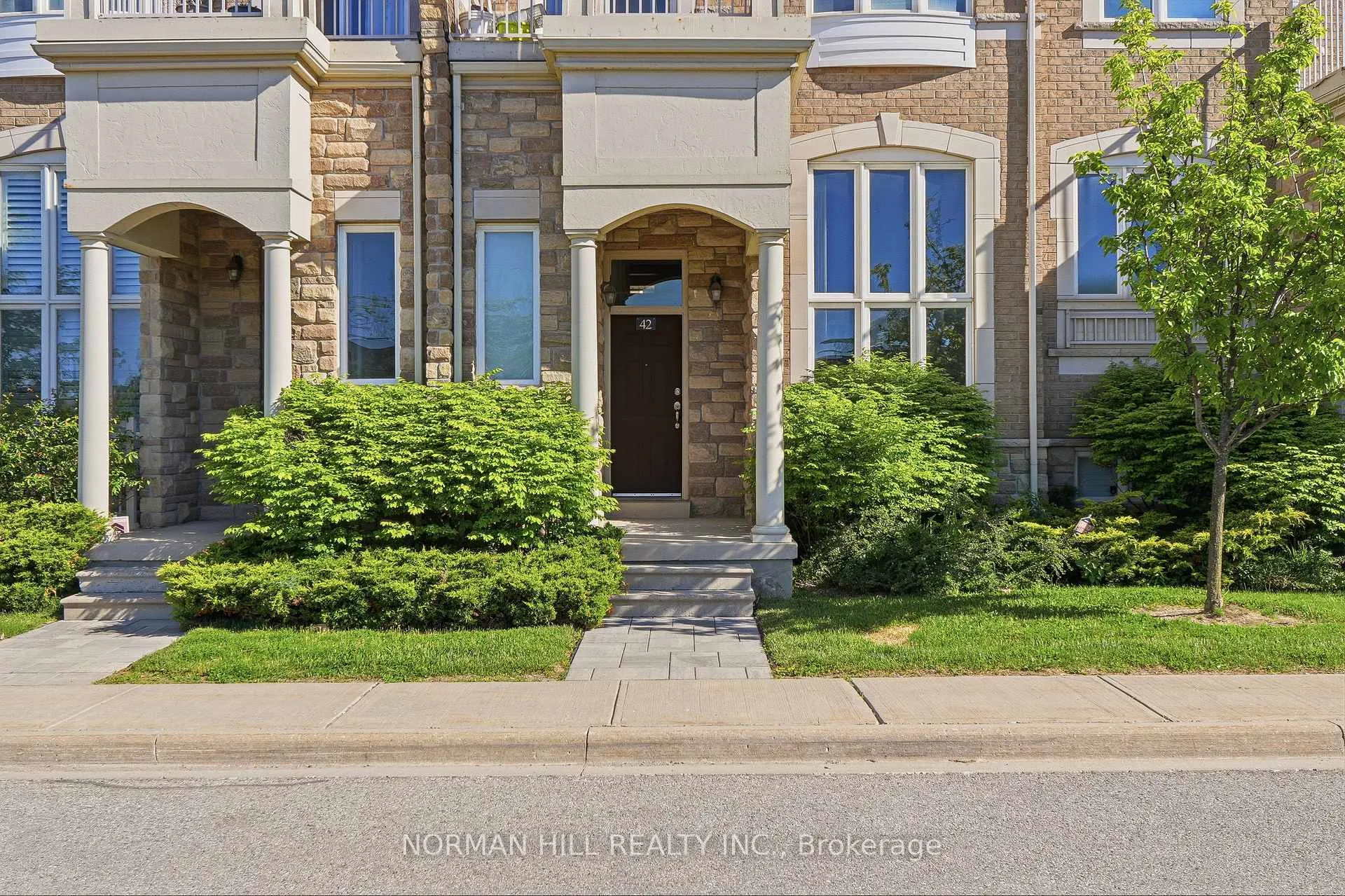 Photo 3 of 42 Comely Way, Markham, Milliken Mills East — HOMEH