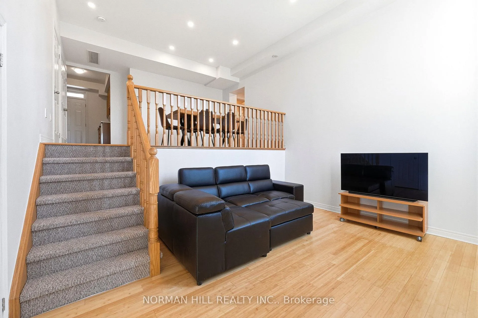 Photo 4 of 42 Comely Way, Markham, Milliken Mills East — HOMEH