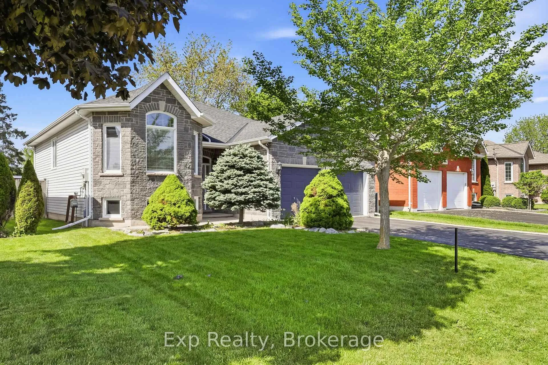 Photo 2 of 1106 Fawn Court, Kingston, City Northwest — HOMEH