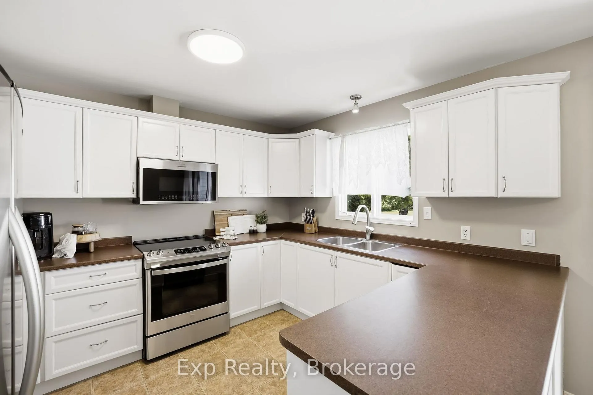 Photo 15 of 1106 Fawn Court, Kingston, City Northwest — HOMEH