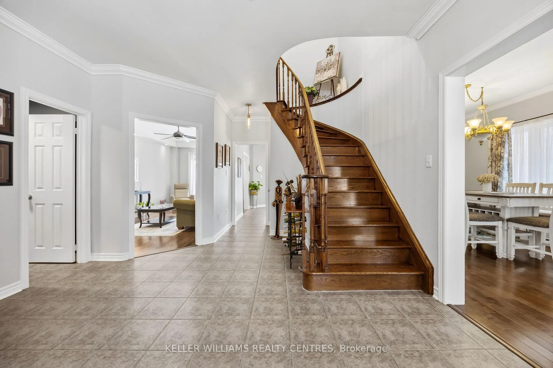 Photo 3 of 13 Surrey Street, Barrie, Little Lake — HOMEH