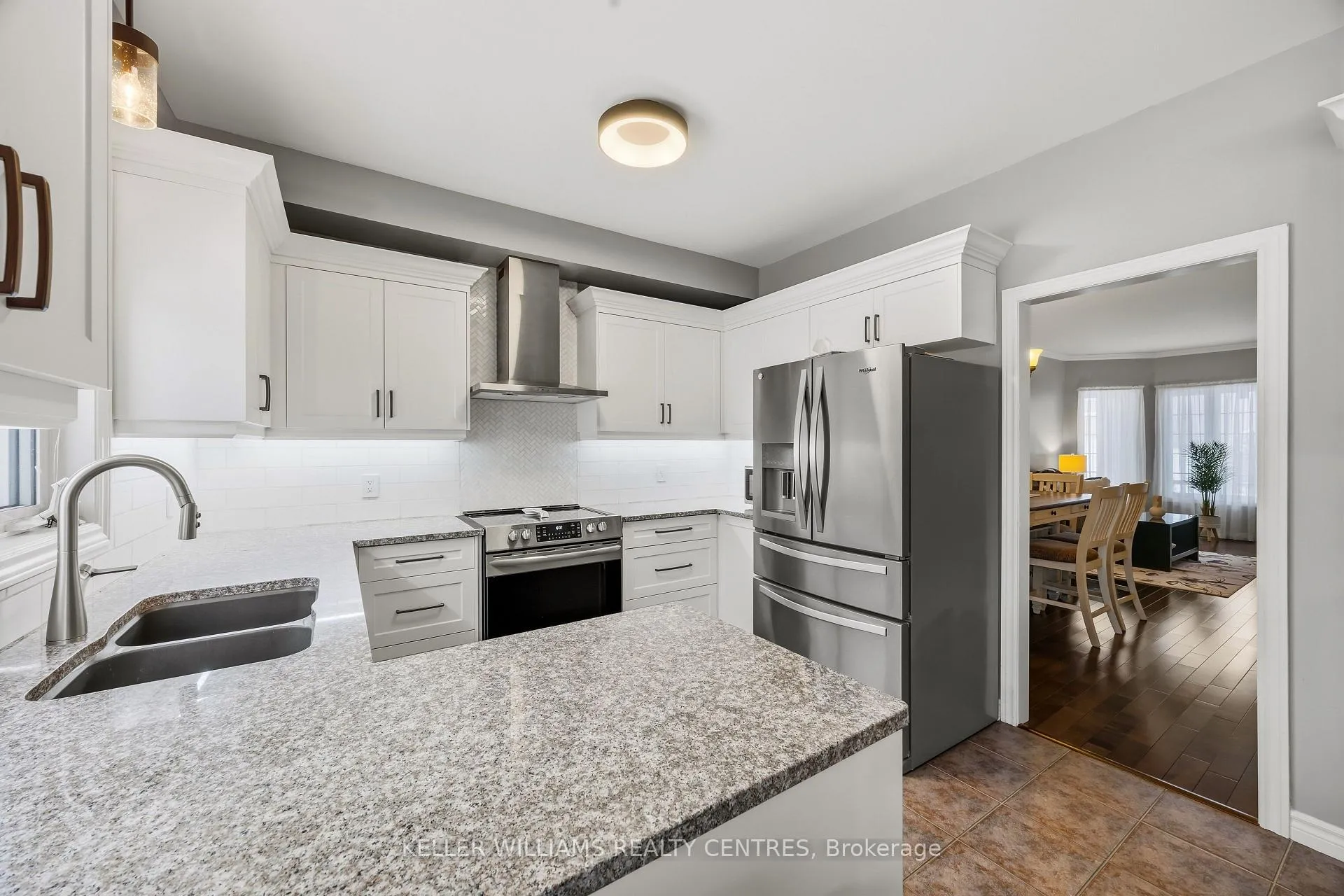 Photo 7 of 13 Surrey Street, Barrie, Little Lake — HOMEH