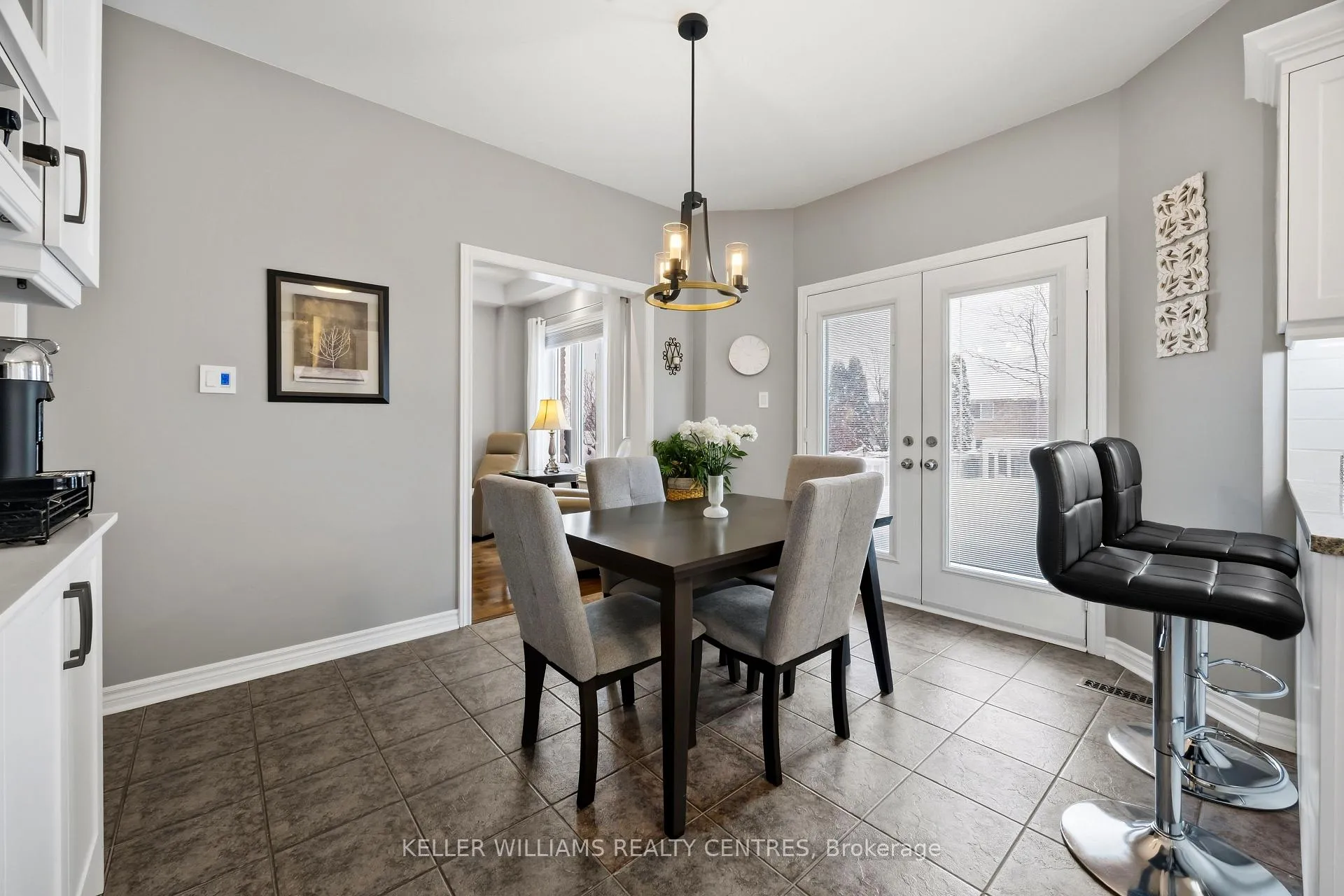 Photo 8 of 13 Surrey Street, Barrie, Little Lake — HOMEH