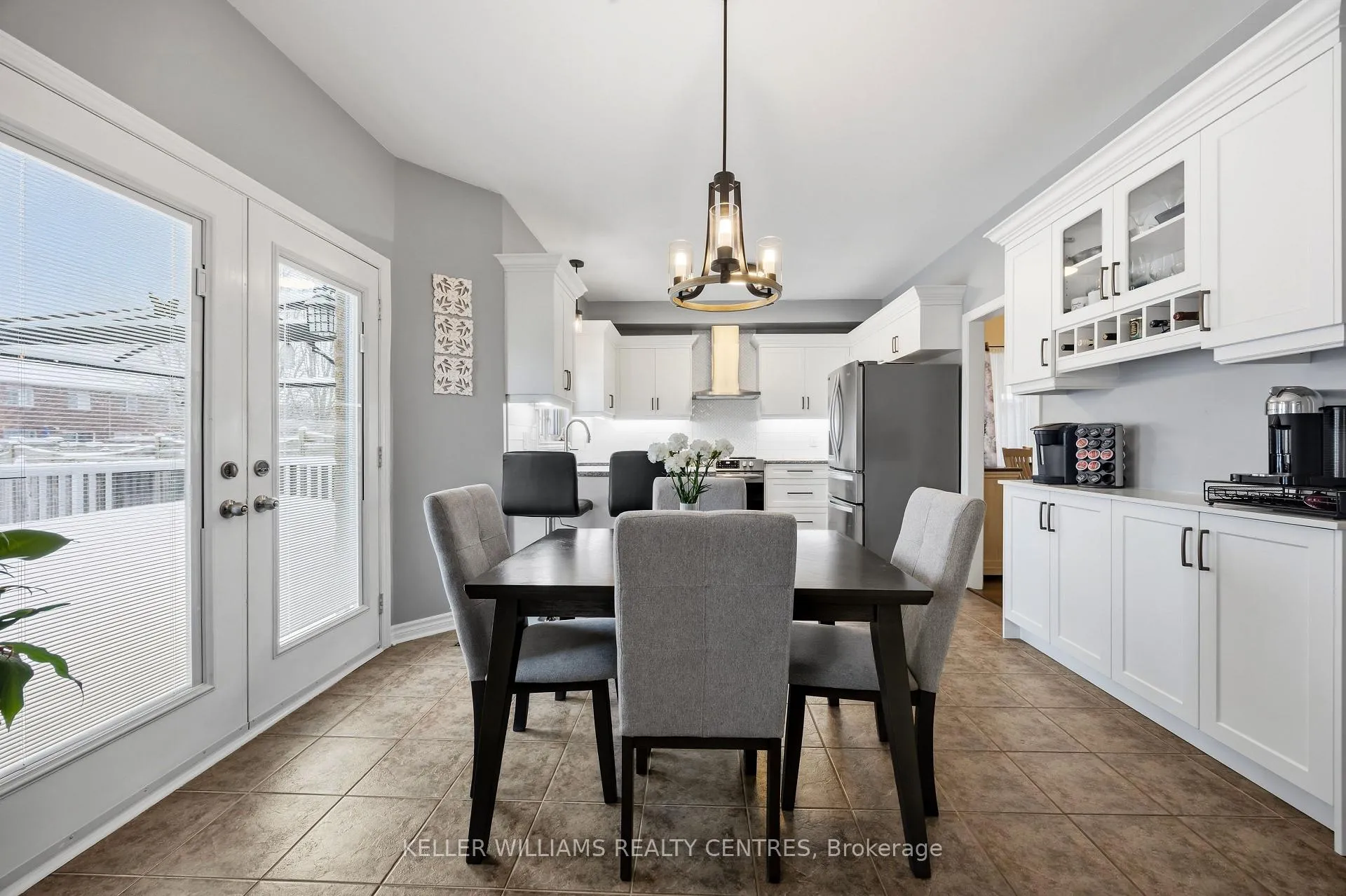 Photo 9 of 13 Surrey Street, Barrie, Little Lake — HOMEH