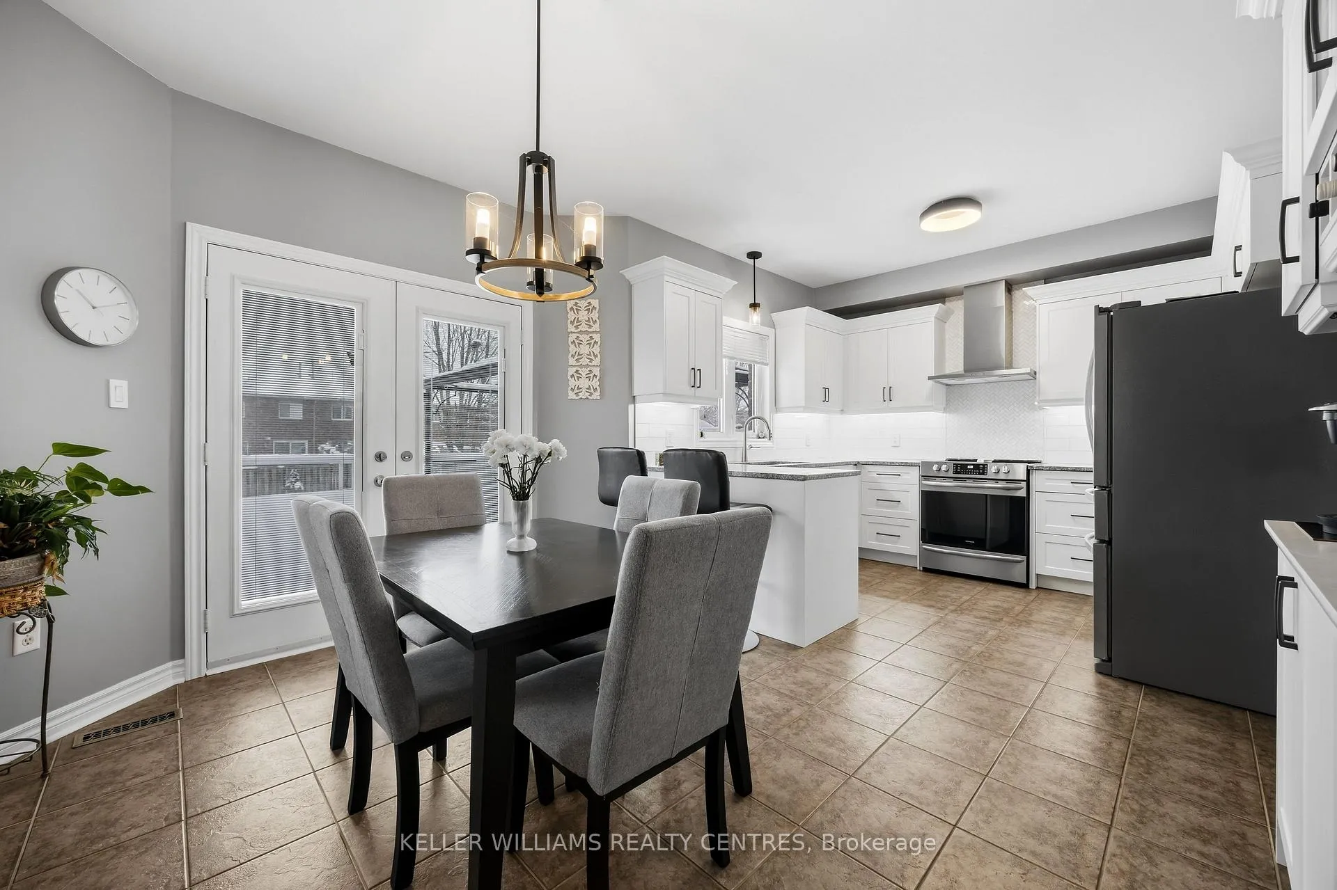 Photo 10 of 13 Surrey Street, Barrie, Little Lake — HOMEH