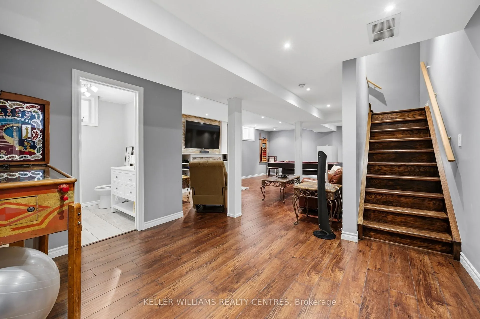 Photo 22 of 13 Surrey Street, Barrie, Little Lake — HOMEH