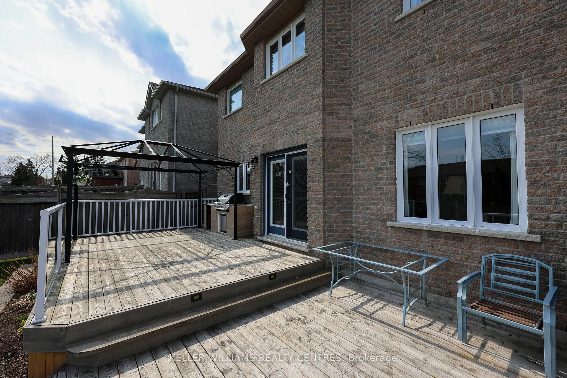 Photo 37 of 13 Surrey Street, Barrie, Little Lake — HOMEH
