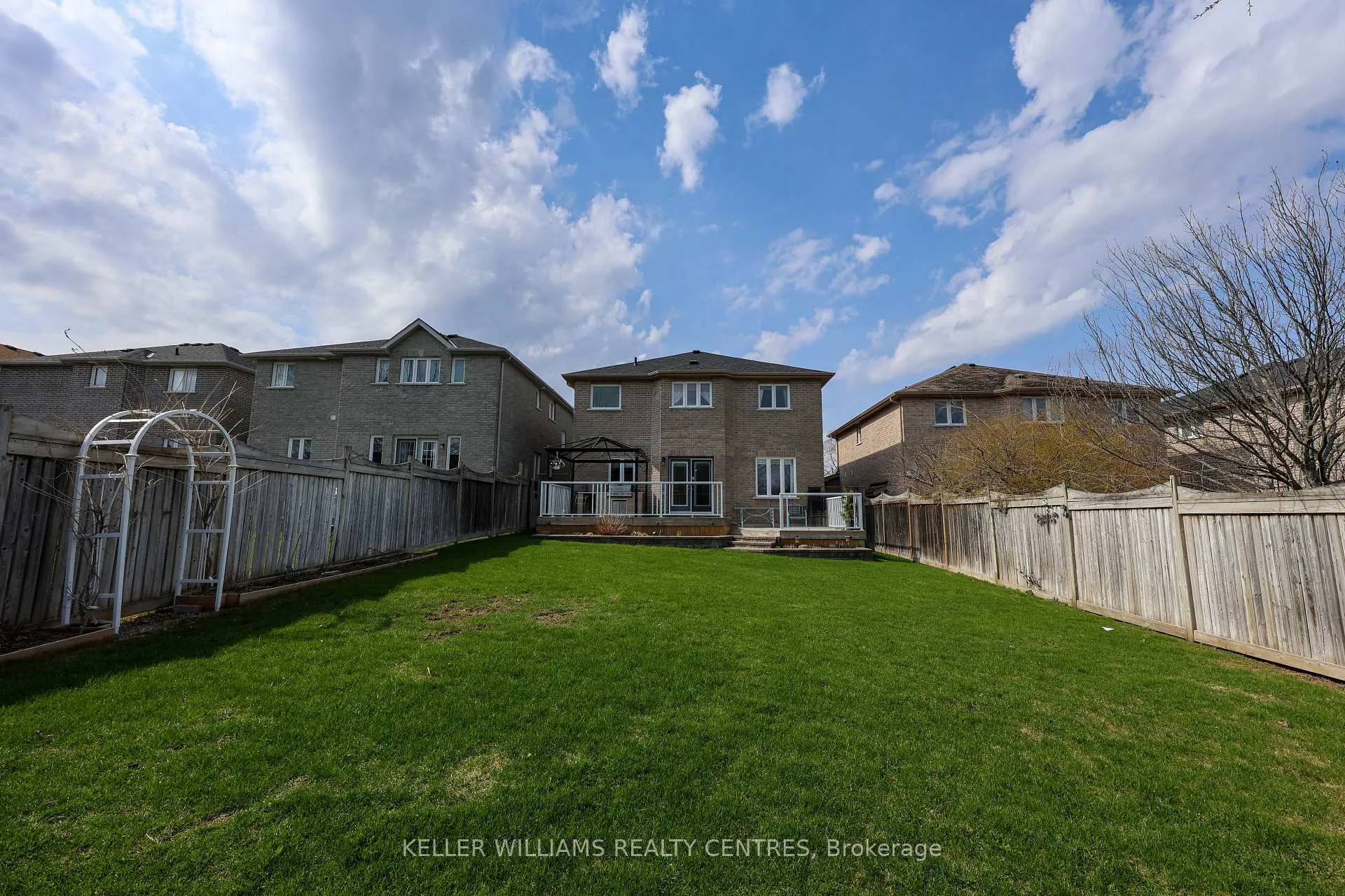 Photo 39 of 13 Surrey Street, Barrie, Little Lake — HOMEH
