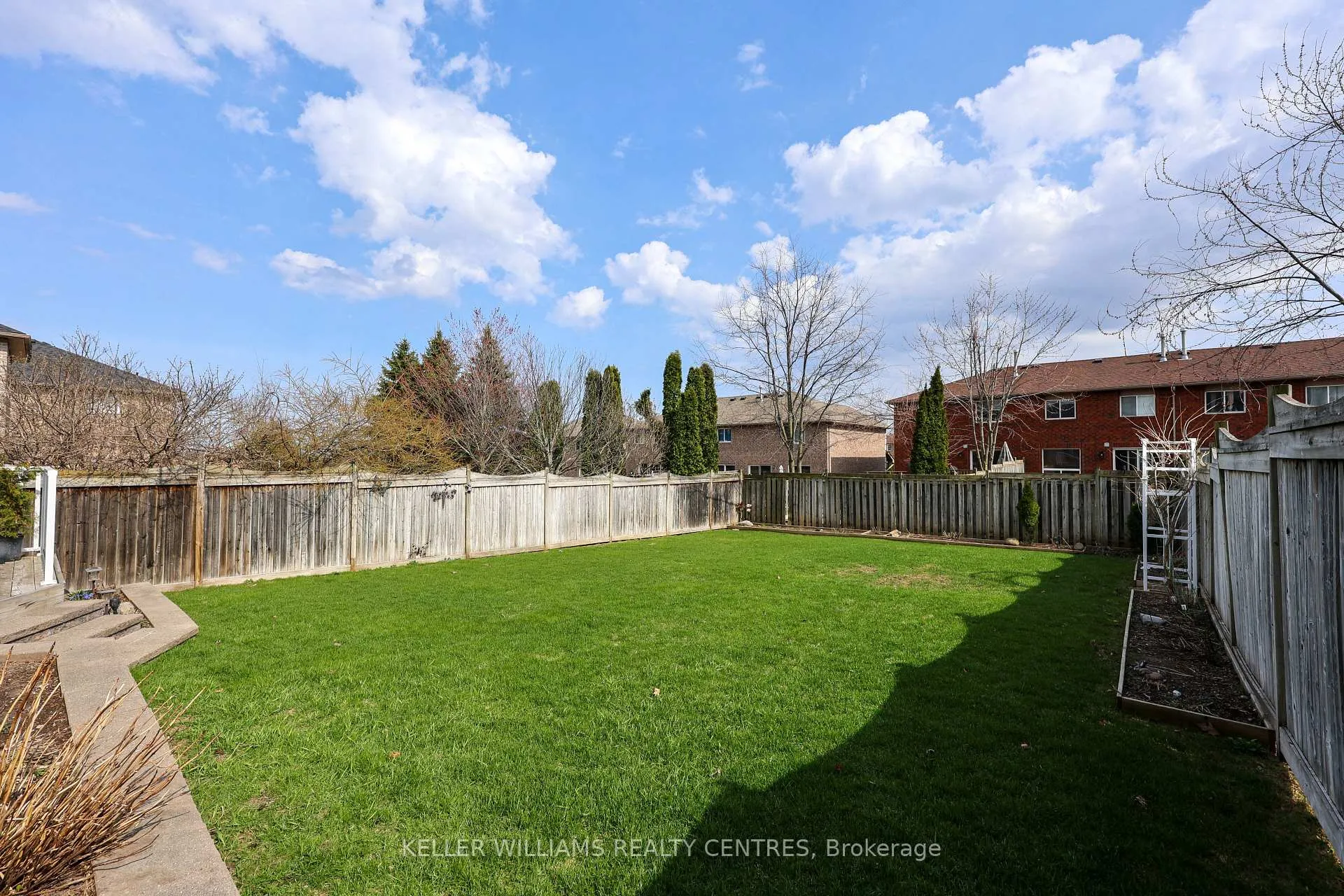 Photo 40 of 13 Surrey Street, Barrie, Little Lake — HOMEH