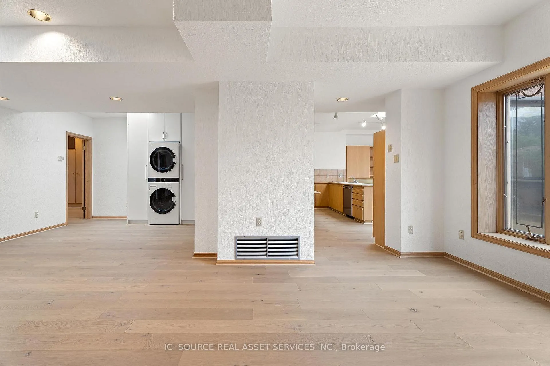 Photo 5 of Unit Upper, 574 St Clair Avenue W, Toronto, Humewood-Cedarvale — HOMEH