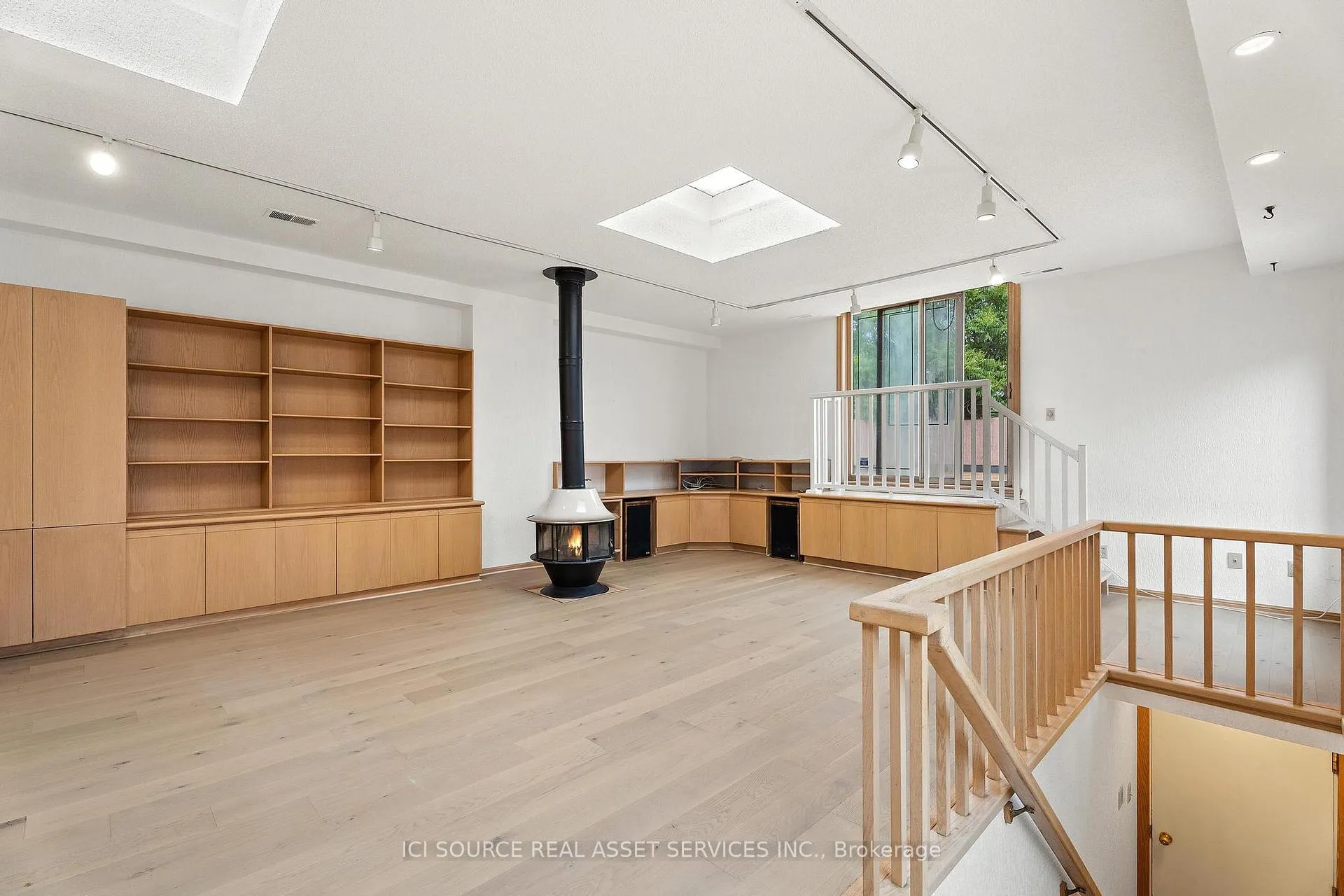 Photo 8 of Unit Upper, 574 St Clair Avenue W, Toronto, Humewood-Cedarvale — HOMEH