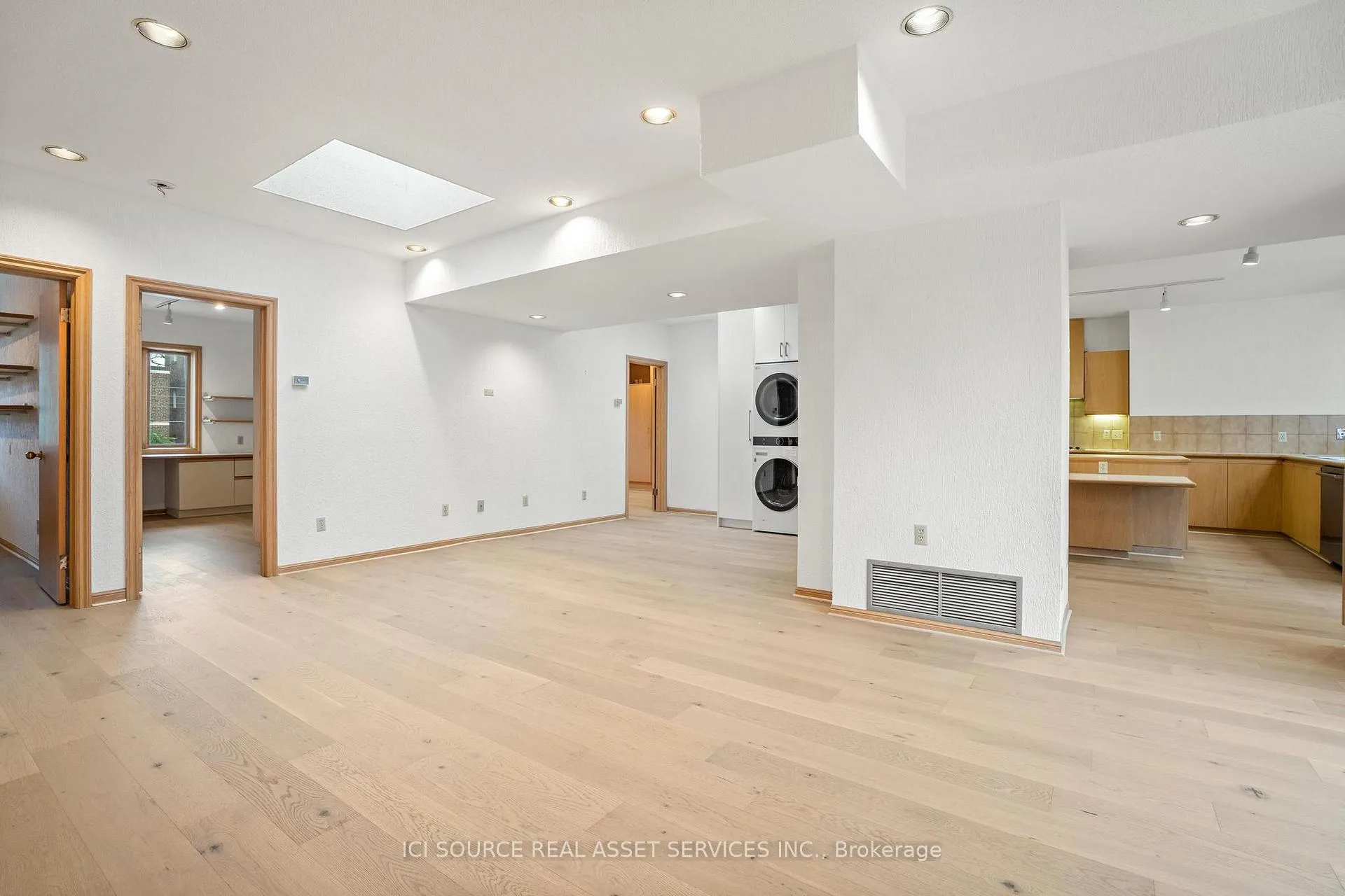 Photo 9 of Unit Upper, 574 St Clair Avenue W, Toronto, Humewood-Cedarvale — HOMEH