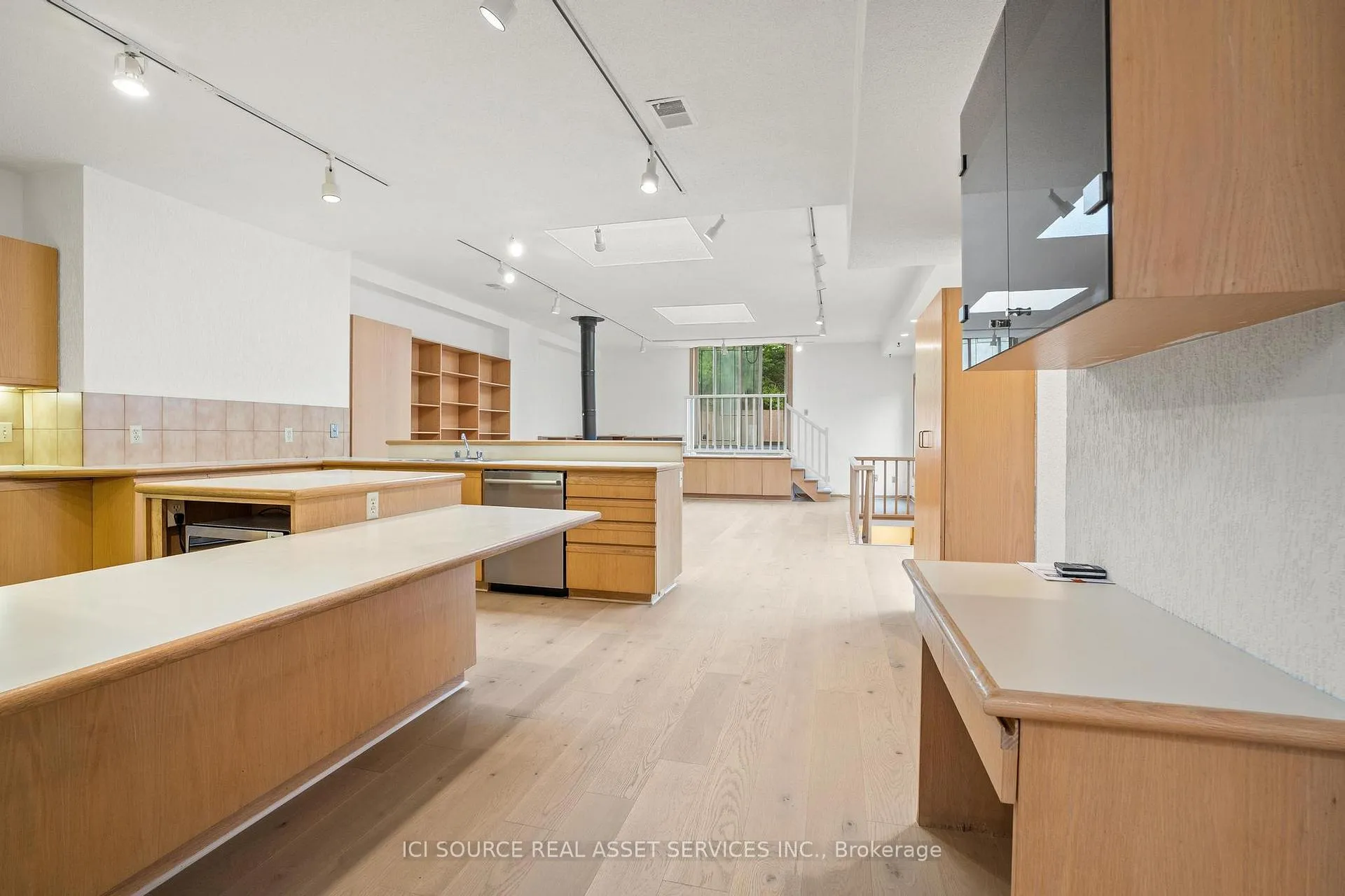 Photo 10 of Unit Upper, 574 St Clair Avenue W, Toronto, Humewood-Cedarvale — HOMEH