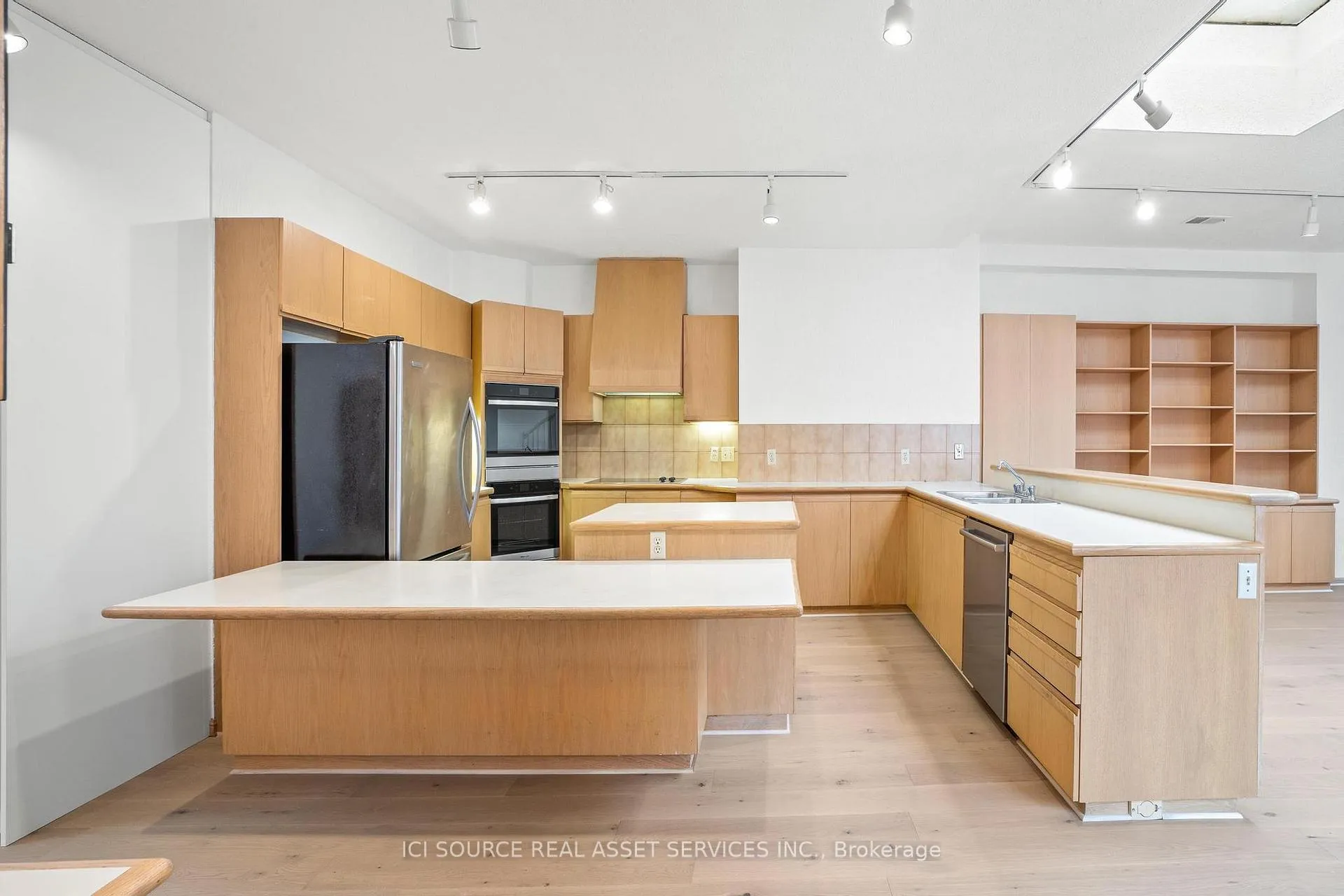 Photo 11 of Unit Upper, 574 St Clair Avenue W, Toronto, Humewood-Cedarvale — HOMEH