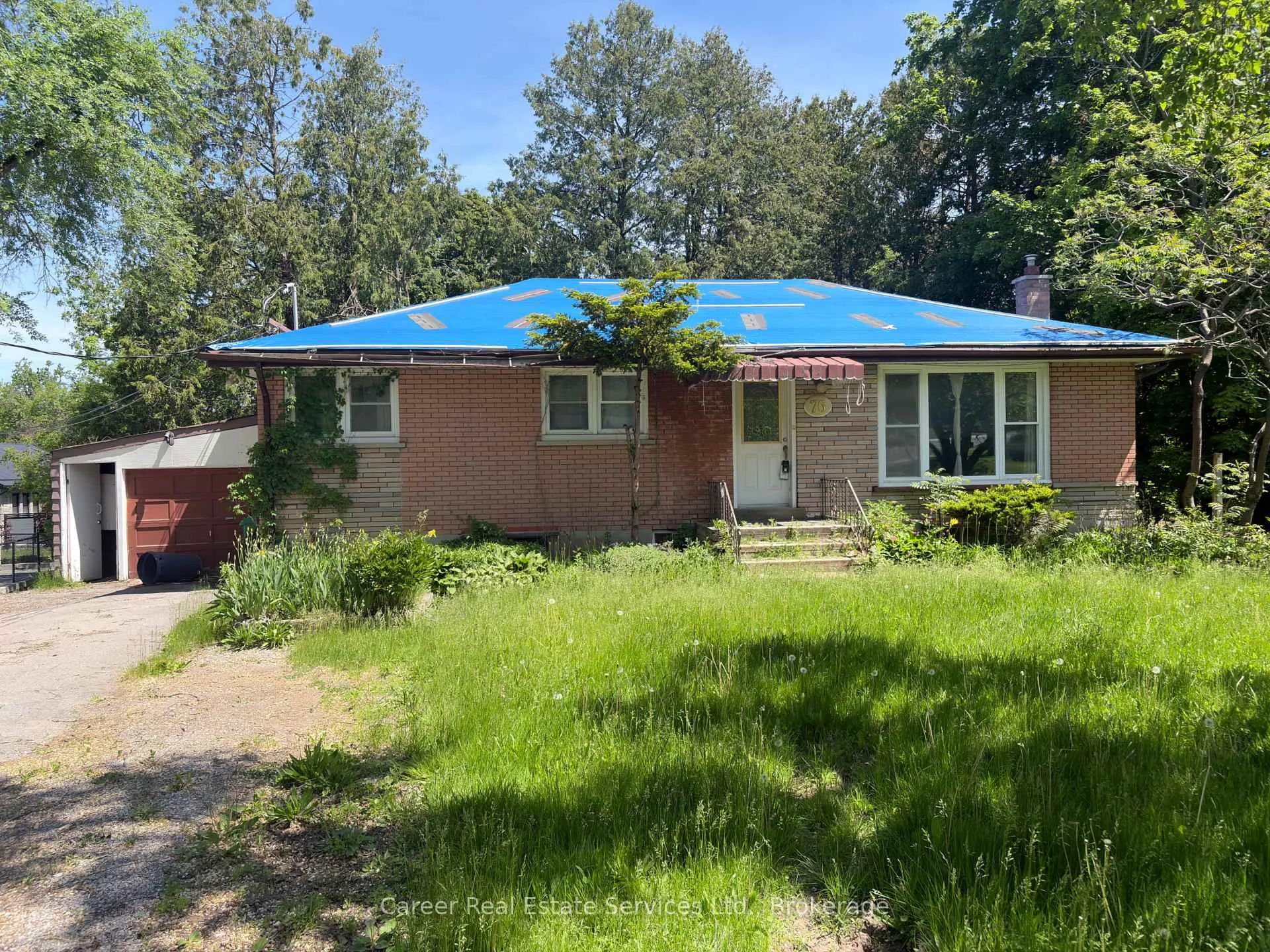 Photo 1 of 76 Springbrook Drive, Peterborough, Monaghan Ward 2 — HOMEH